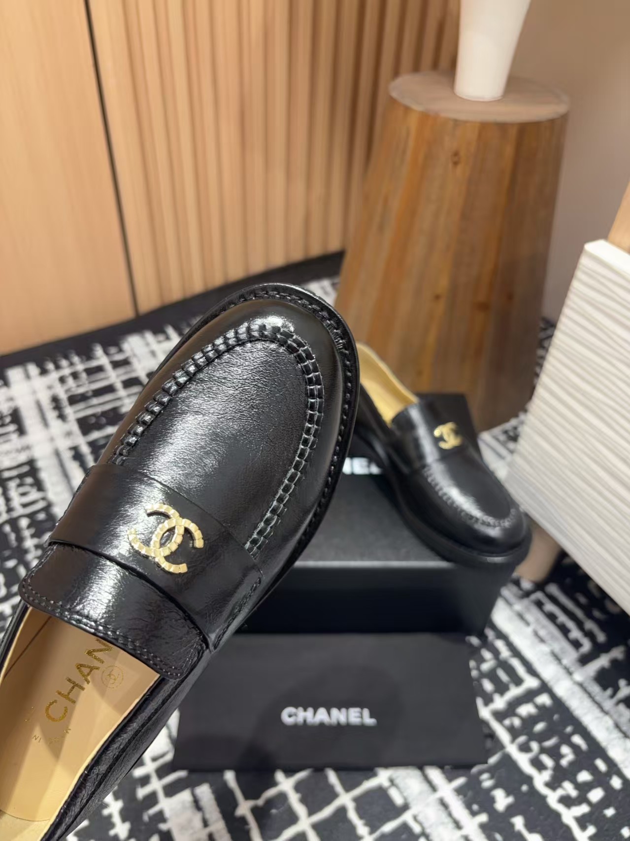 TOP CHANEL CC Shoes - Black