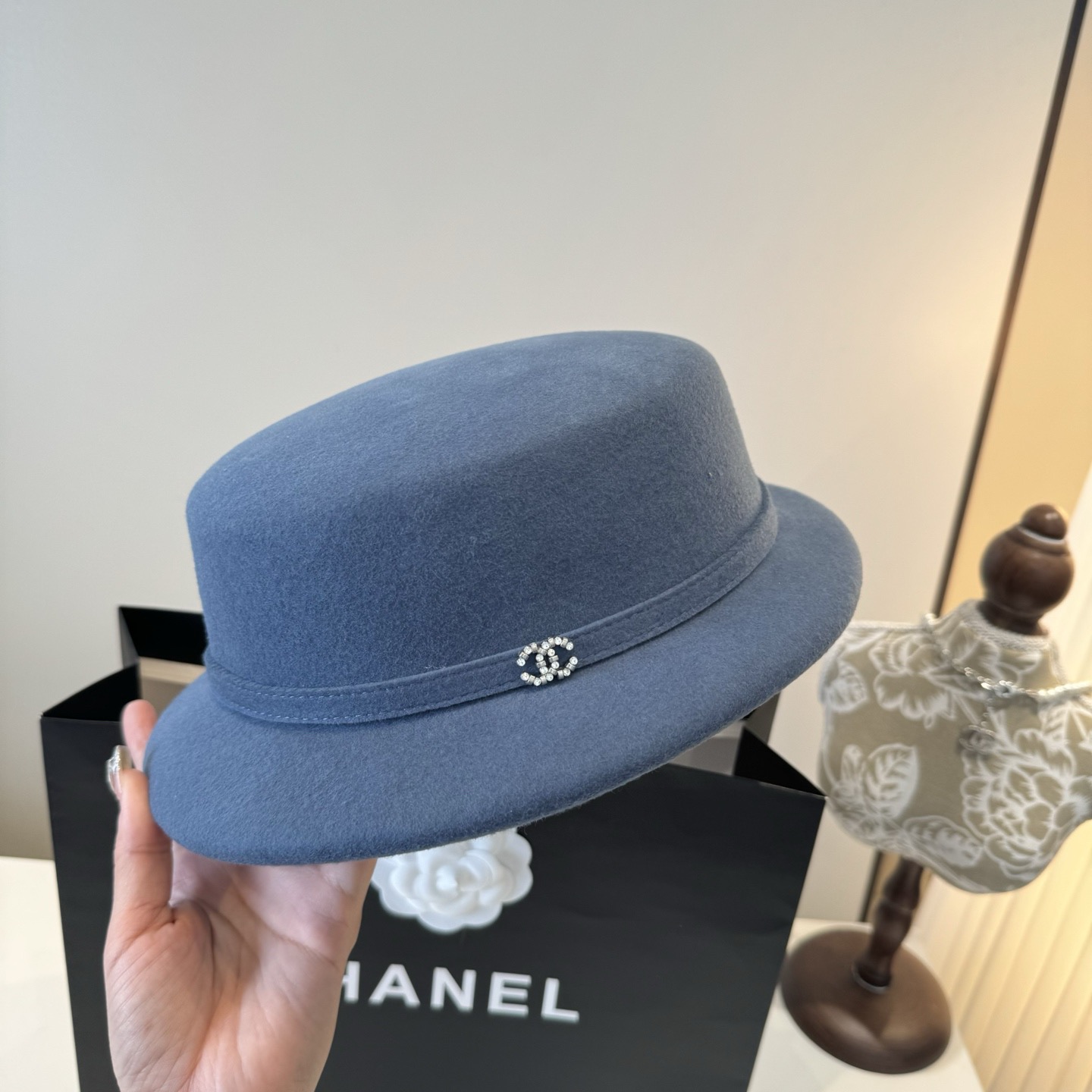 TOP CHANEL Flat-topped Hat - Blue
