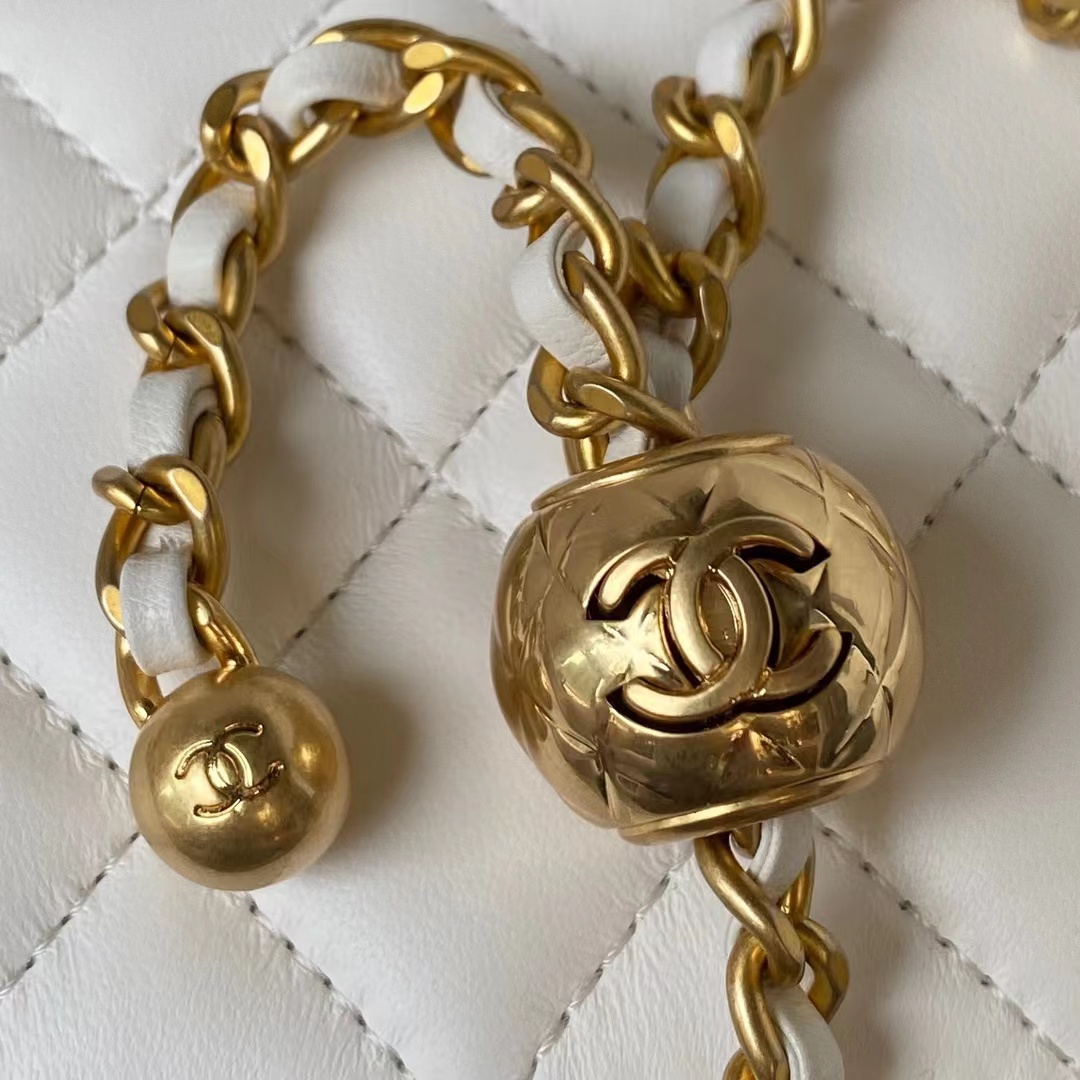 TOP CHANEL Vanity Case Top Bag with Gold Ball 17x9.5x8cm - White