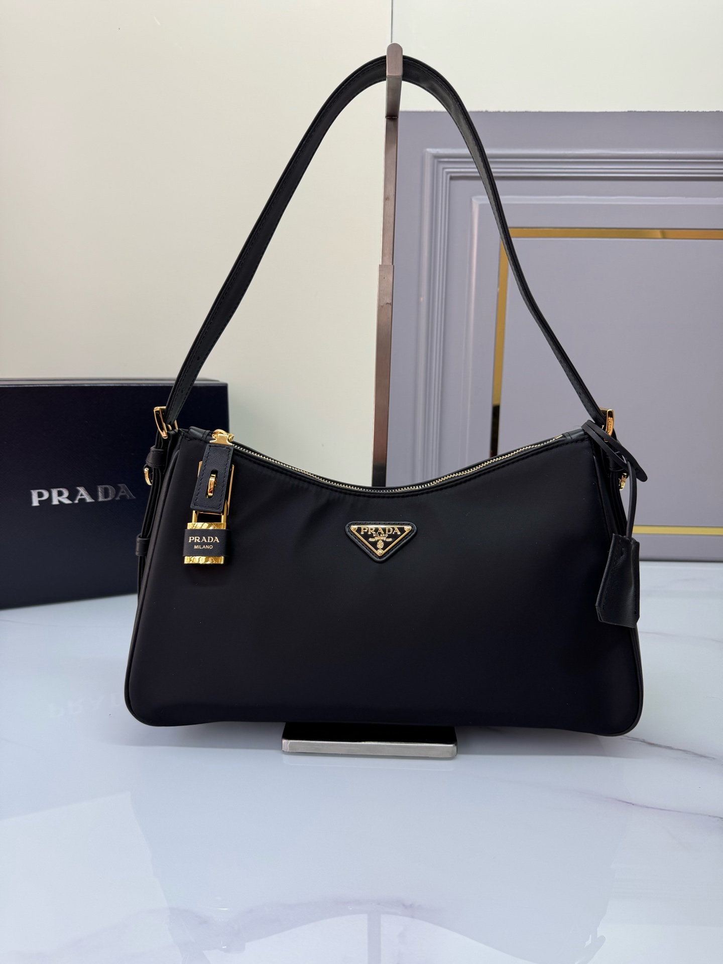 TOP PRADA Tessuto Locker Bag Re-Nylon 34x19.5x10cm - Black