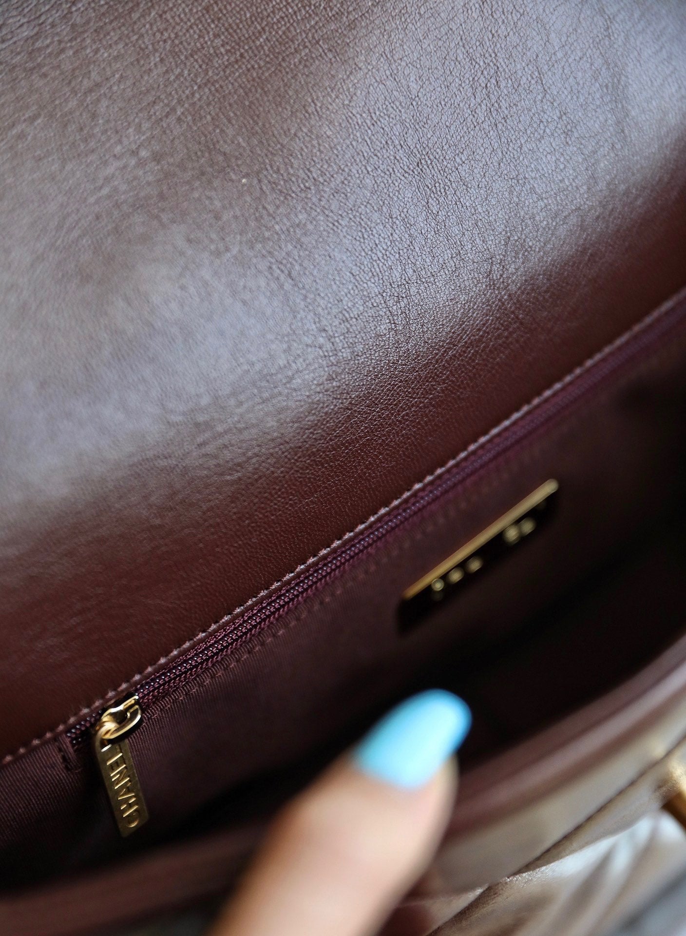 TOP CHANEL 19 Bag Medium 30cm - Burgundy