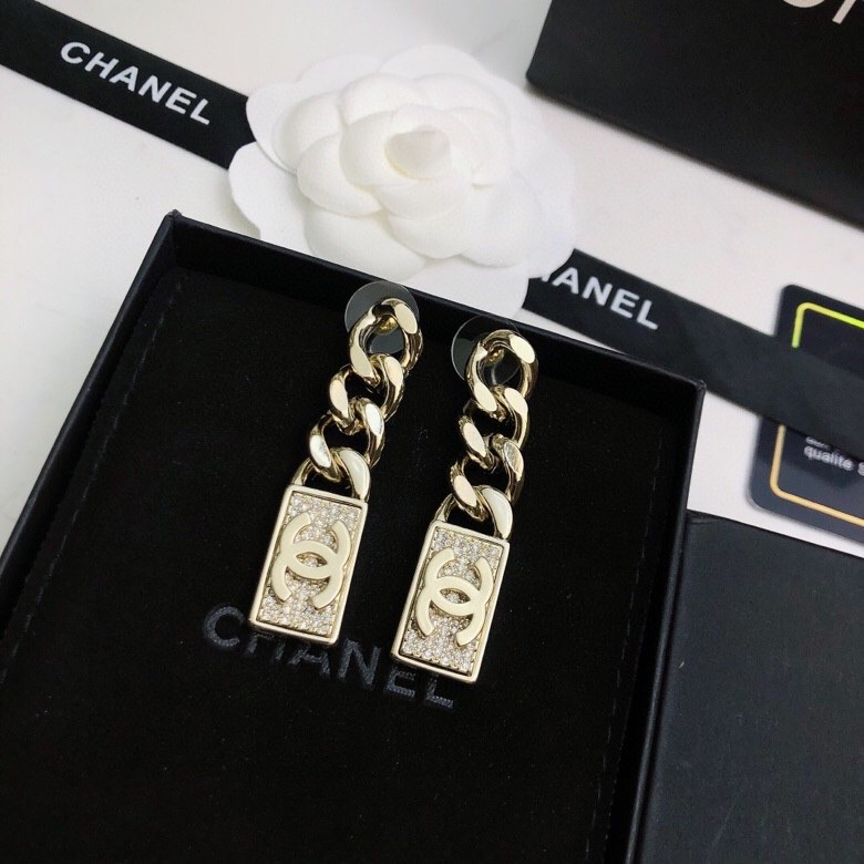 TOP CHANEL Chain Square Stud Earrings