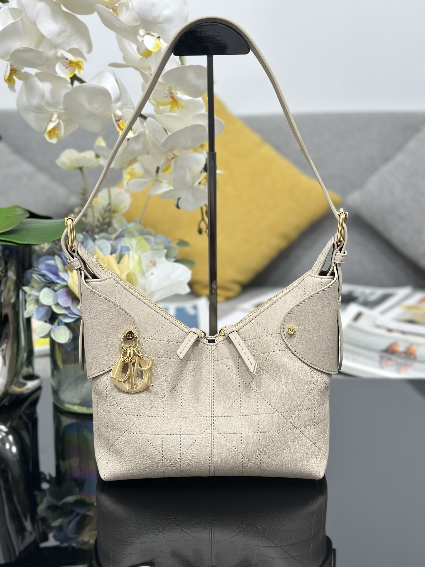TOP Christian Dior Voyage Bag Cowhide 22x15x9.5cm - Beige