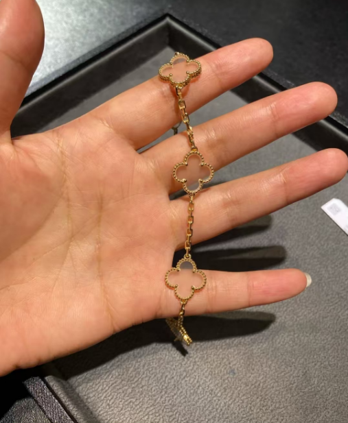 TOP Van Cleef & Arpels VCA 5 Motifs Alhambra Clear Stones Bracelet - Gold
