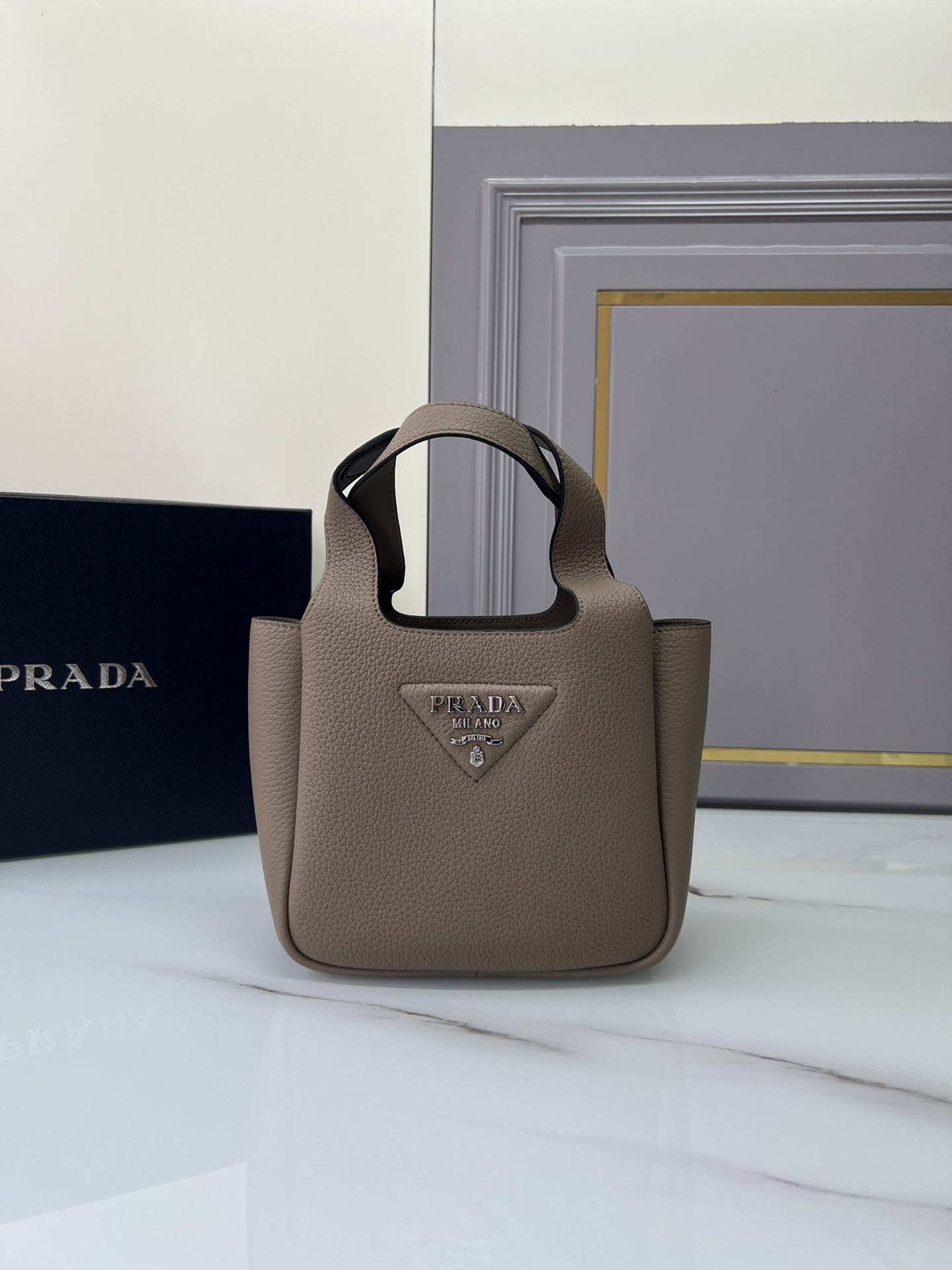 TOP PRADA Cowhide Handbag/Tote Bag - 15.5×18×10cm - 9 Colors