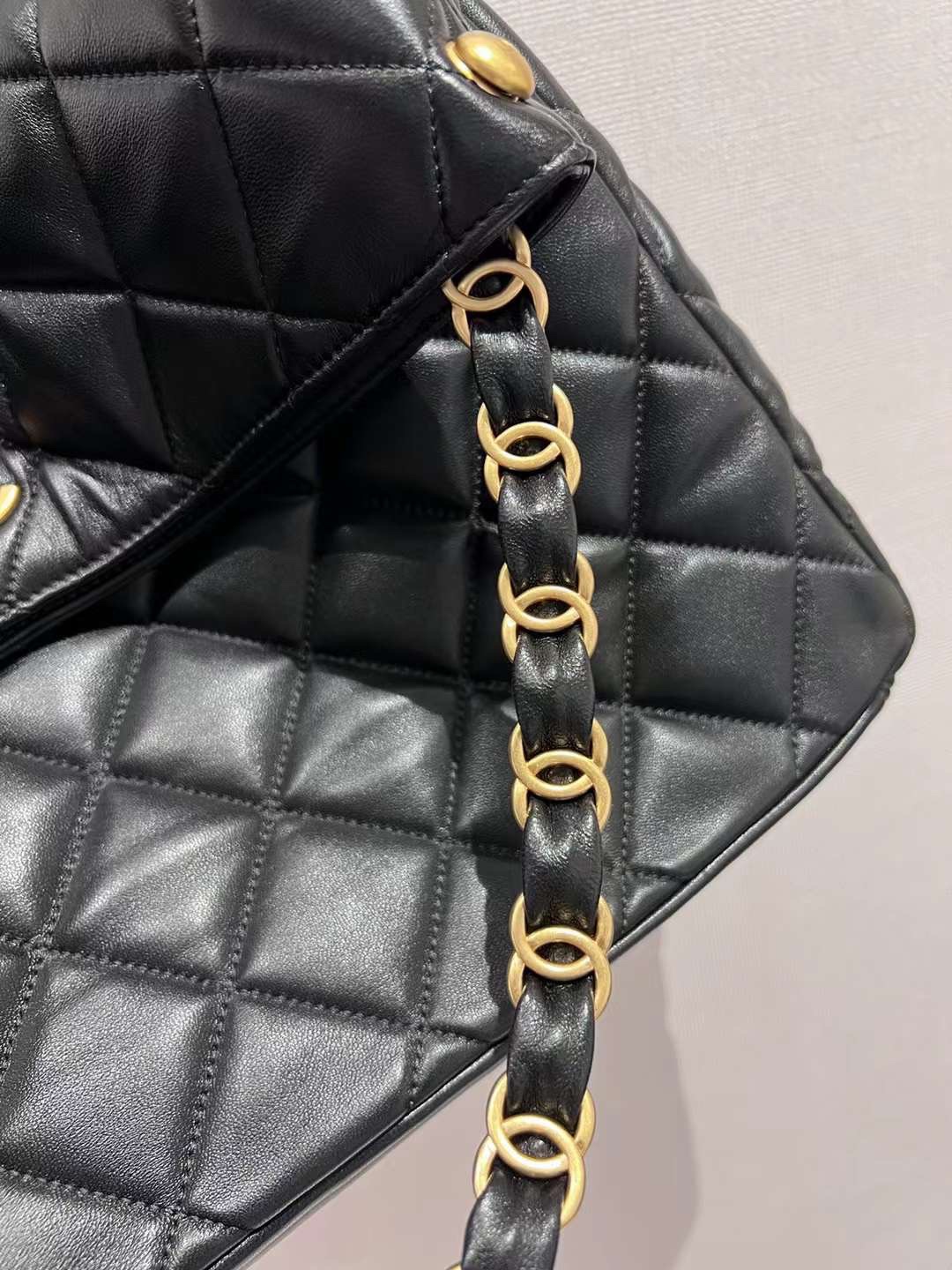 TOP CHANEL Lightweight And Casual Large Bag 39cm - Black&GHW