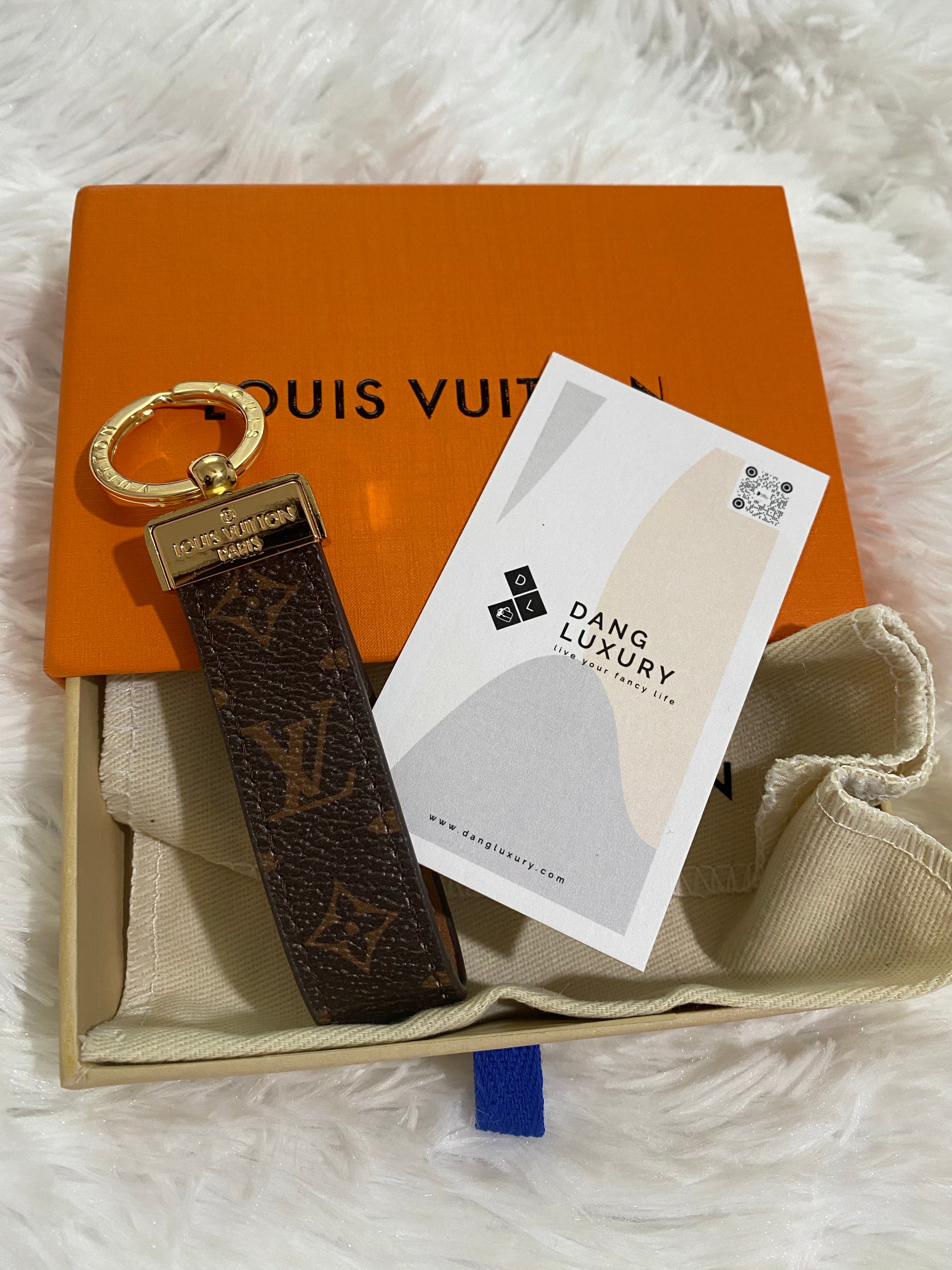 TOP Louis Vuitton LV £V Dragonne Key Holder
