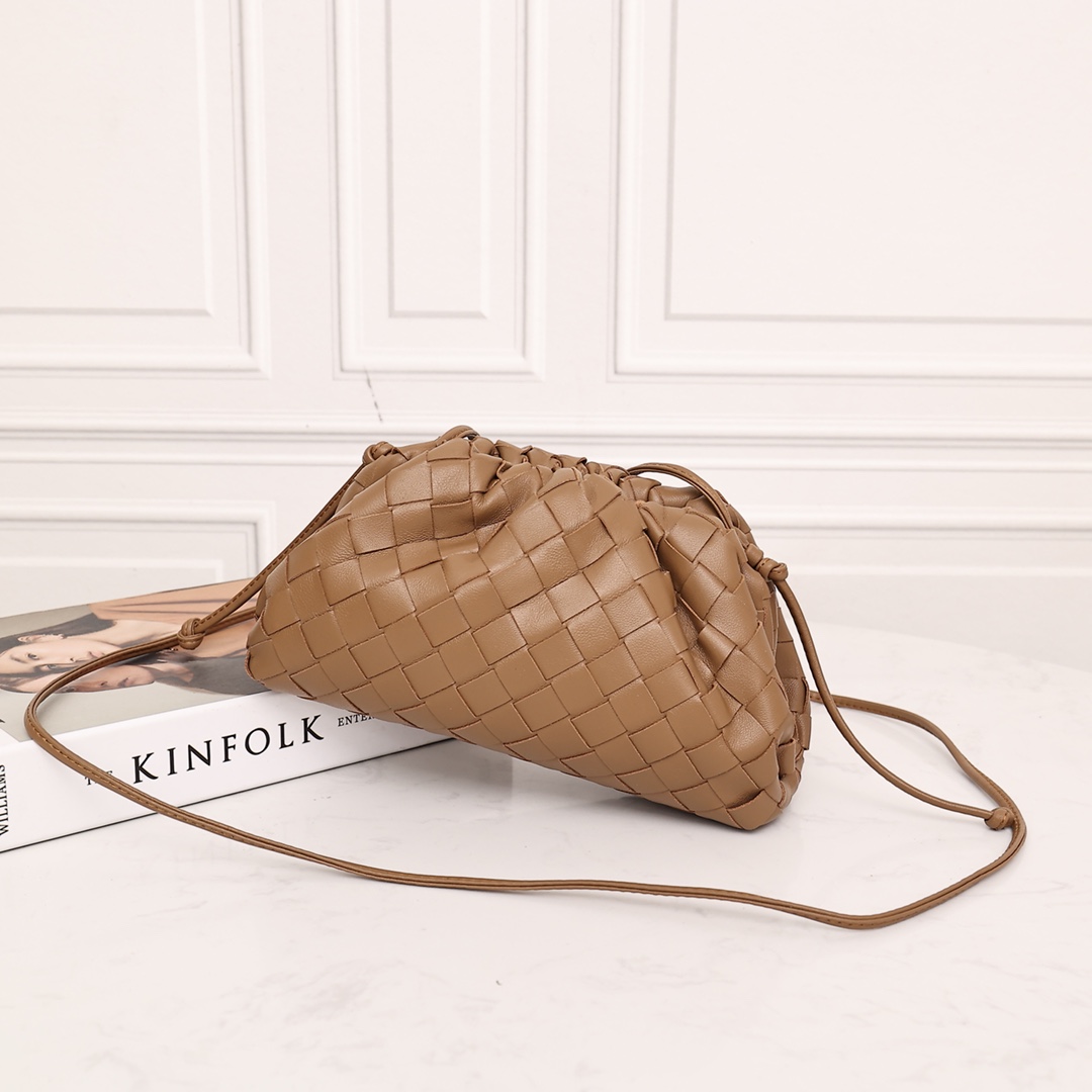 TOP Bottega Veneta BV Mini Pouch Bag - Brown