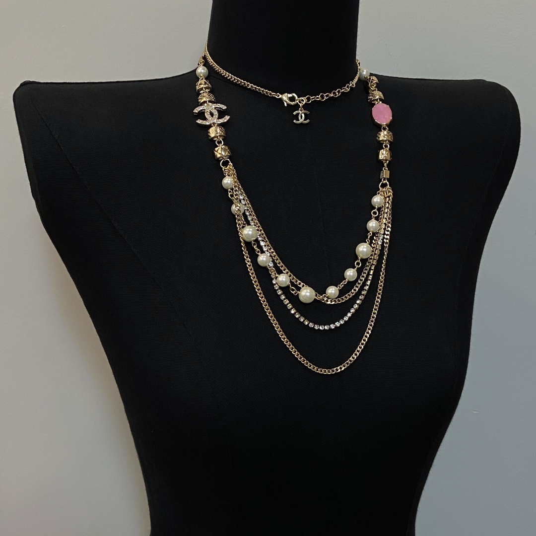 TOP CHANEL Pearl Necklace