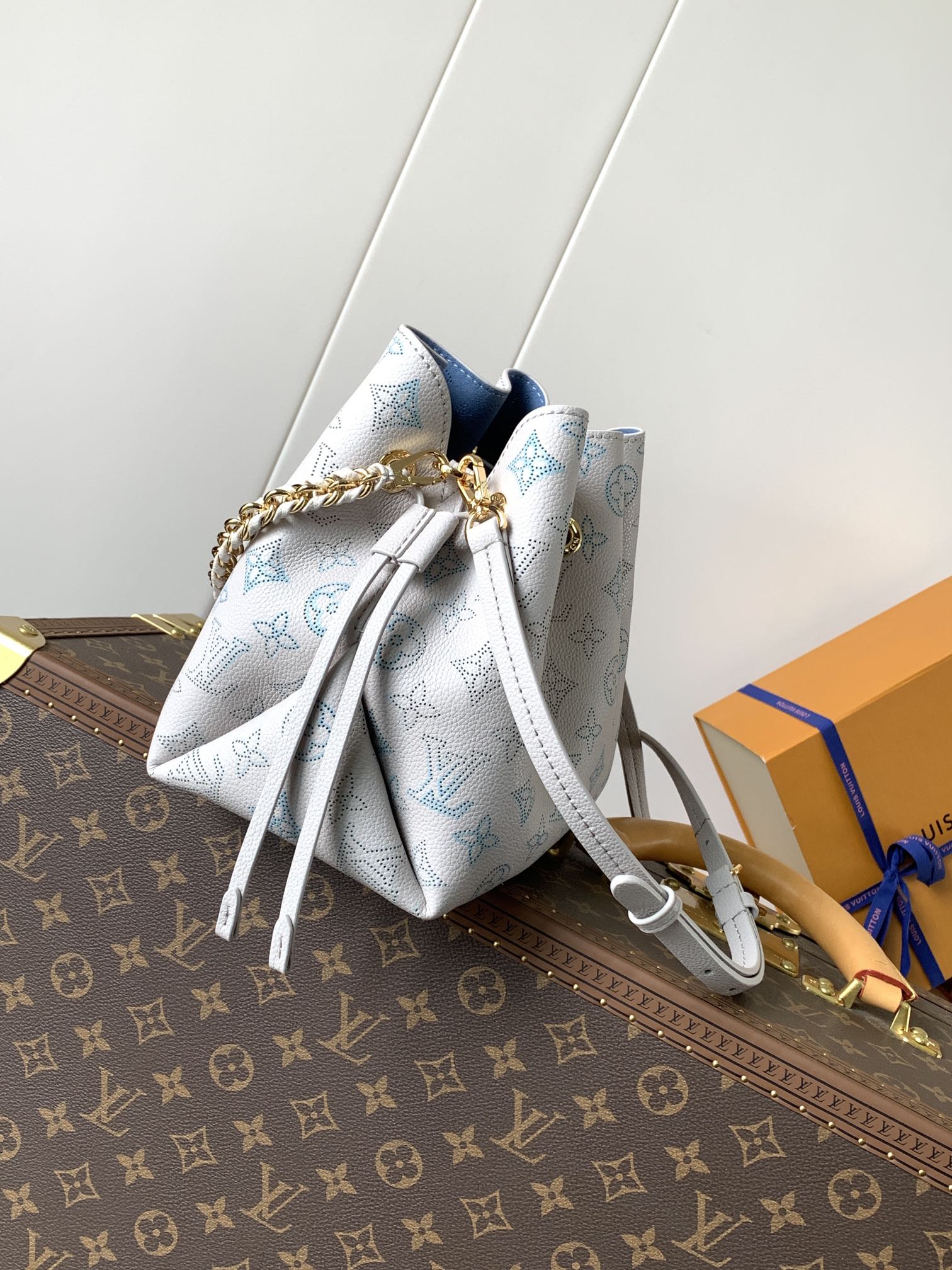 TOP Louis Vuitton LV Bella Buckle Bag 22x14x19cm - Light Blue