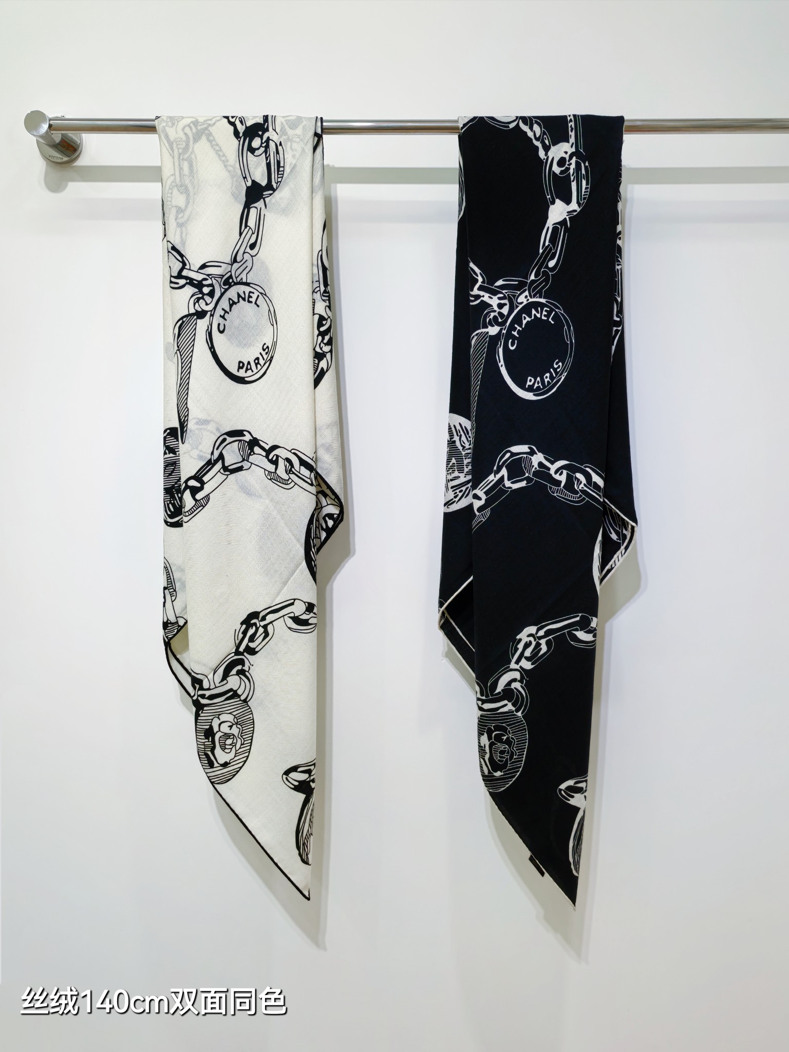 TOP CHANEL 70% Cashmere + 30% Silk Scarf 140x140 cm - 2 Colors