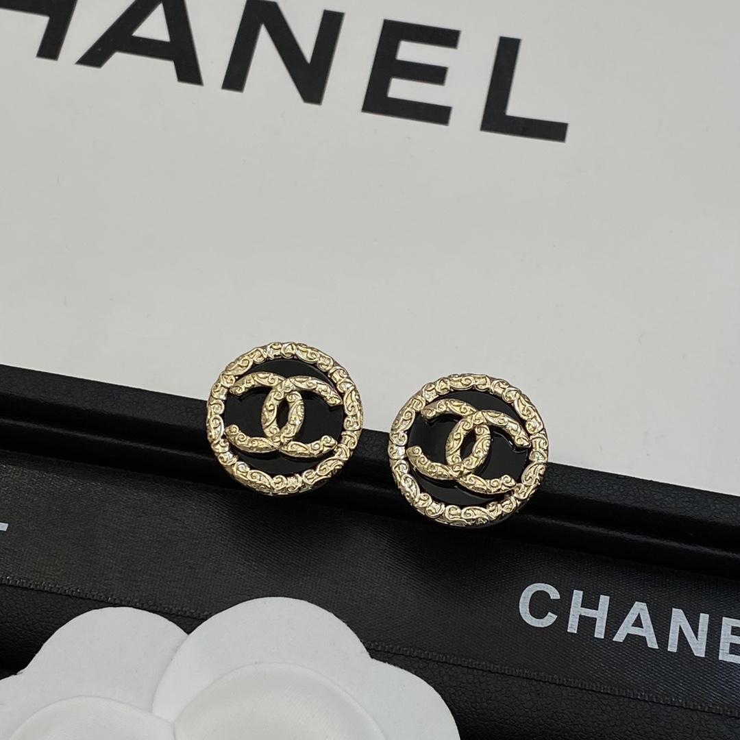 TOP CHANEL Earrings - Gold