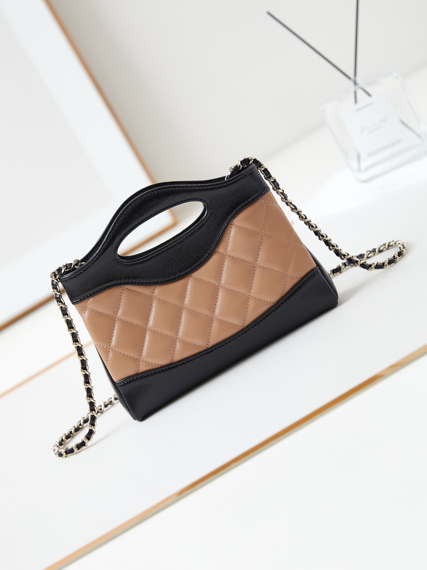 TOP CHANEL 31 Hobo Bag 17.5x20.5x4 cm - Black/Brown