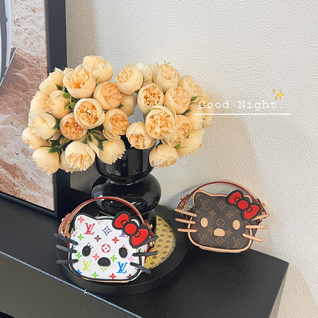 TOP Louis Vuitton LV Airpods Hello Kitty Super Mini Bag 10×8×4cm
