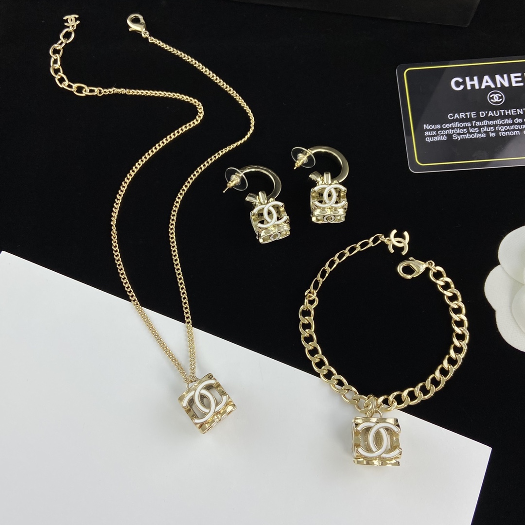 TOP CHANEL Necklace Bracelet Earrings Set