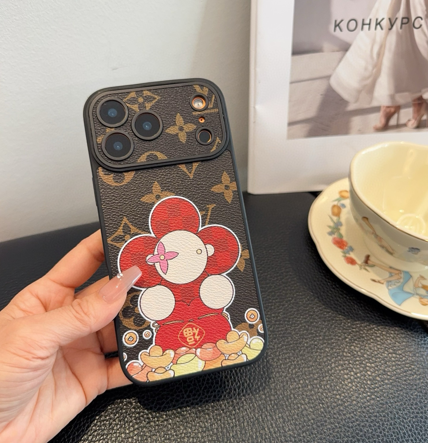 TOP Louis Vuitton LV Phone Case - Brown