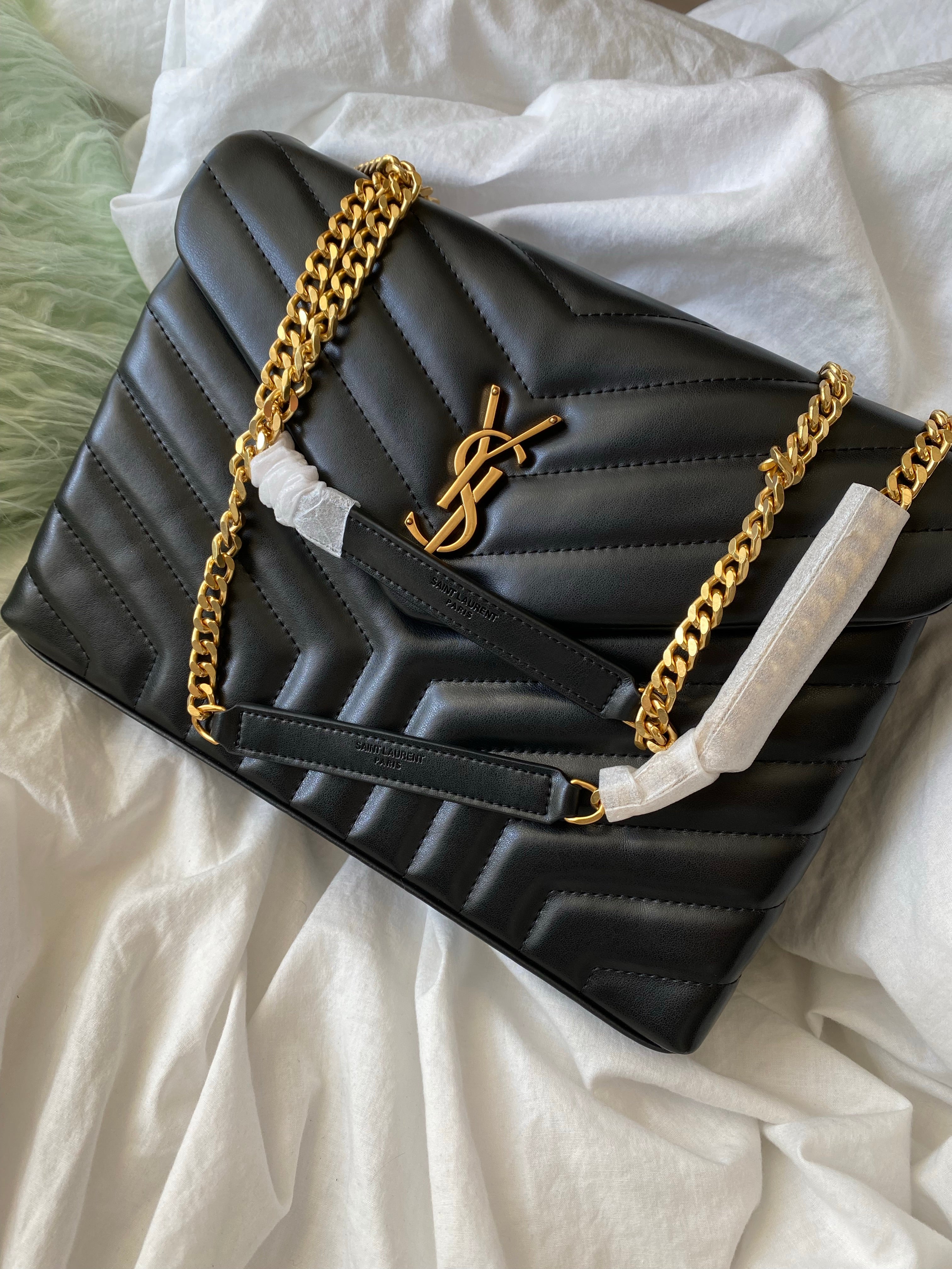 TOP Yves Saint Laurent YSL LouLou Bag Medium 25cm - Black w GHW