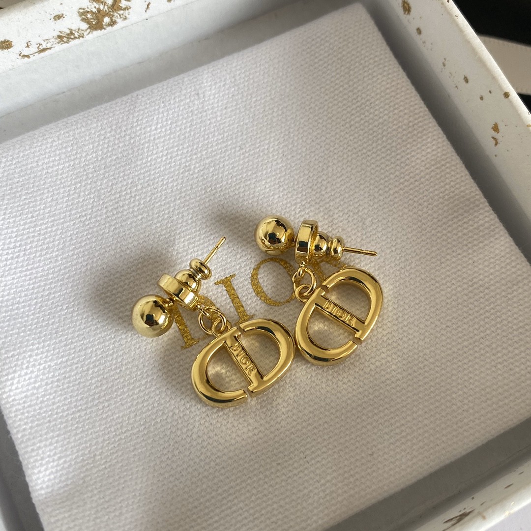 TOP Christian Dior Glossy Letter Earrings - Gold