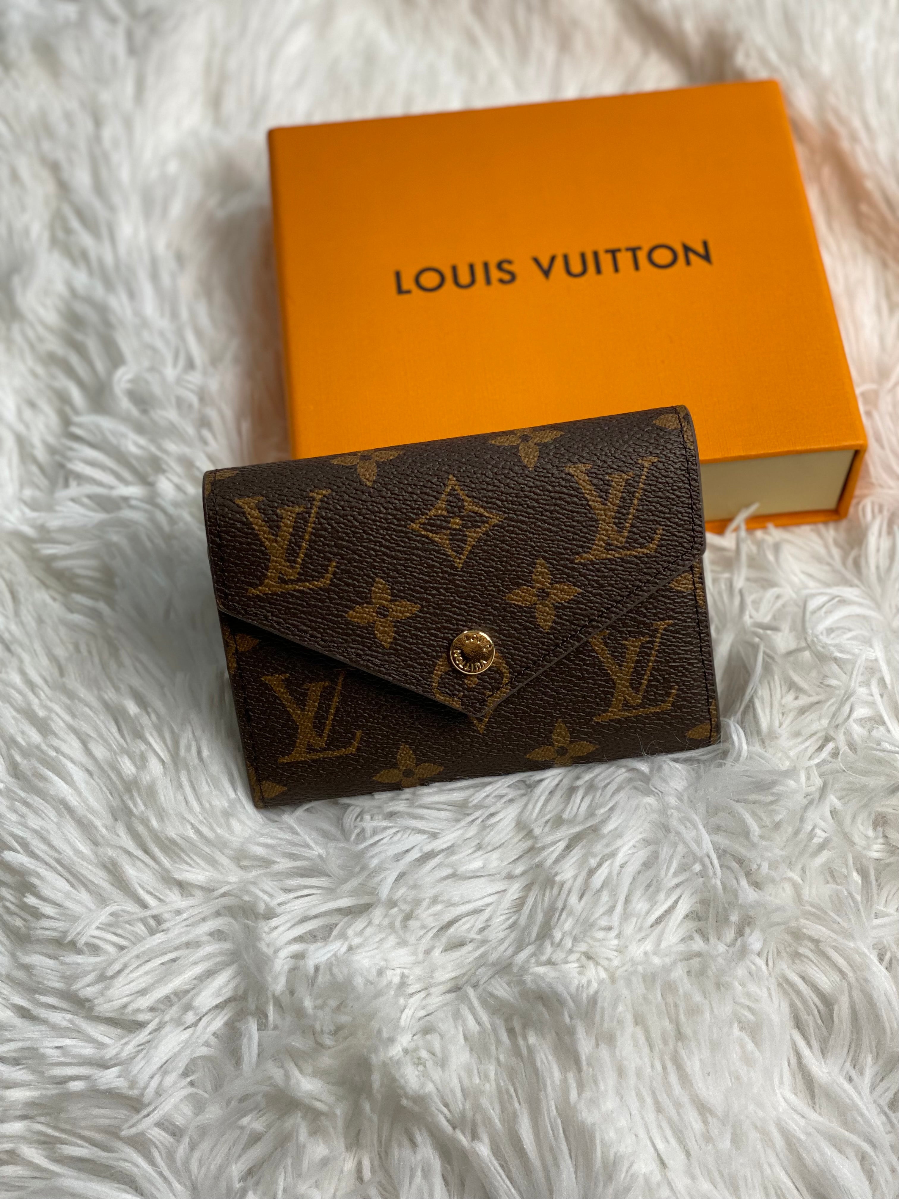 TOP Louis Vuitton LV £V Monogram Victorine Fold Wallet
