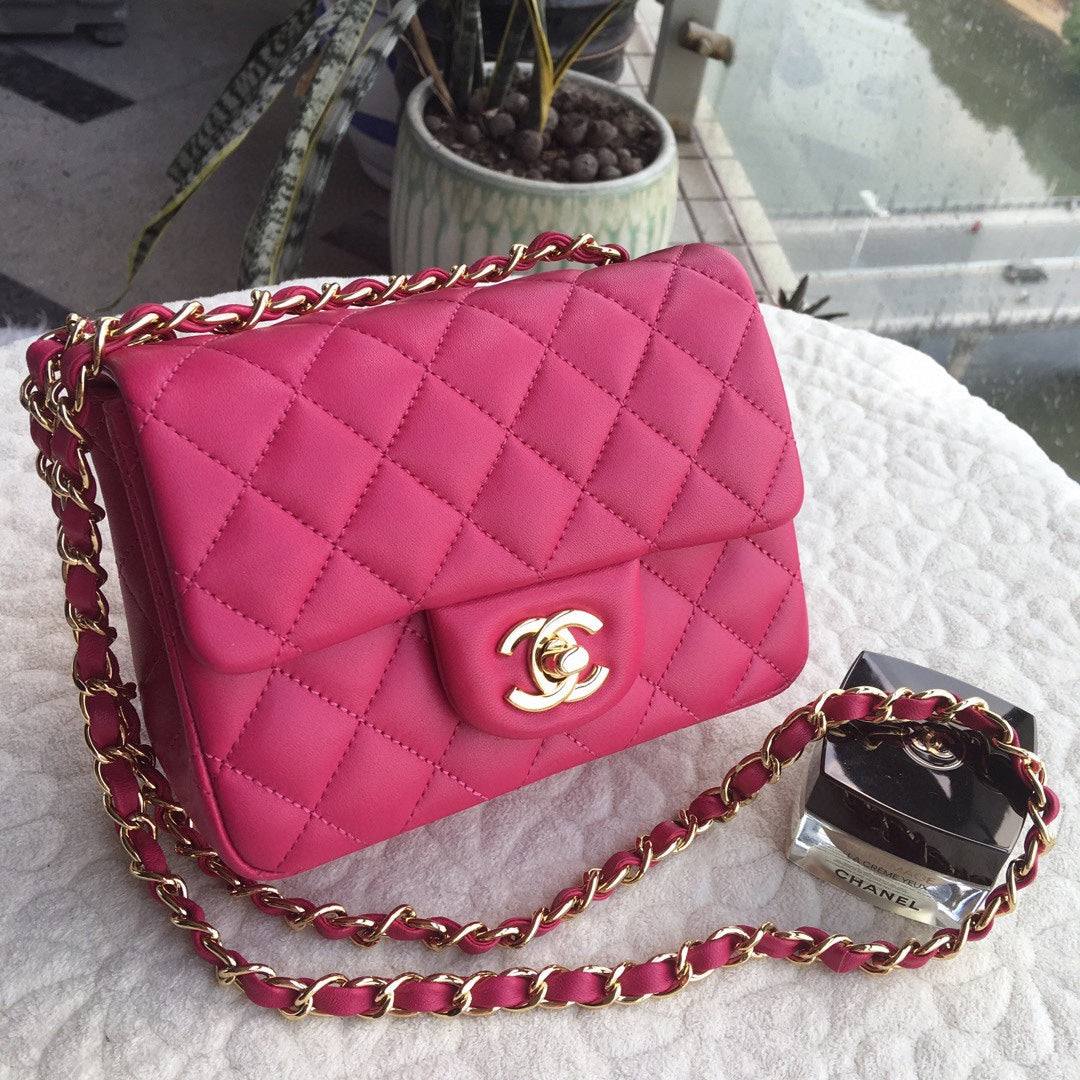 TOP CHANEL Classic Flap Bag Quilted Mini 18 cm - Pink & GHW
