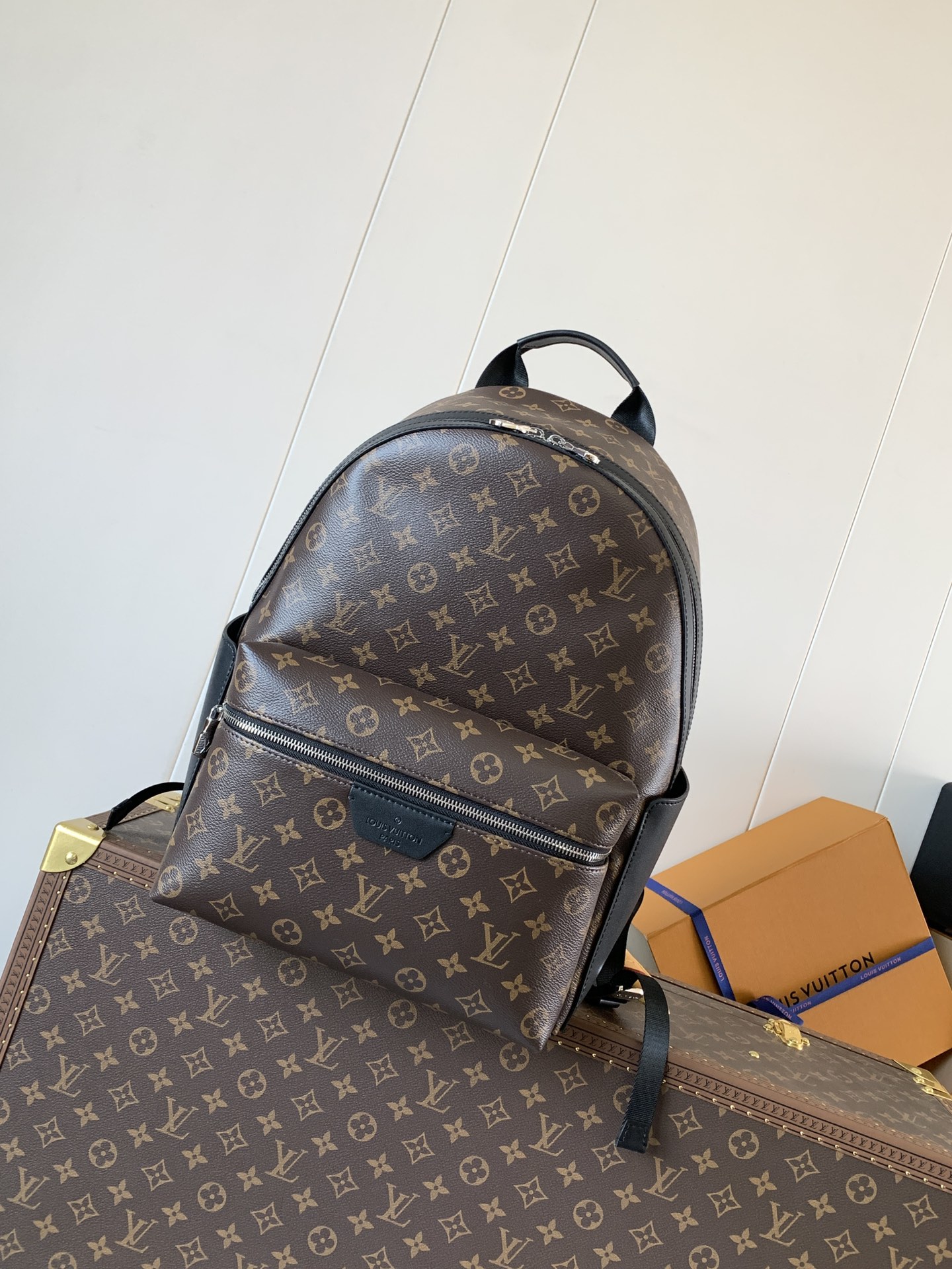 TOP Louis Vuitton LV Discovery Backpack Monogram Eclipse Canvas 29x38x20cm - Black/Brown