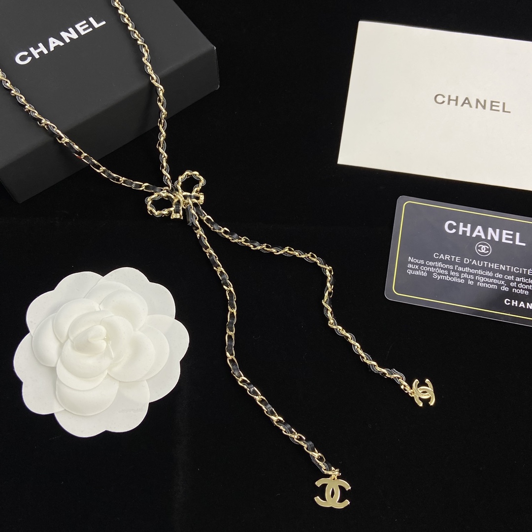 TOP CHANEL Sweater Chain Necklace