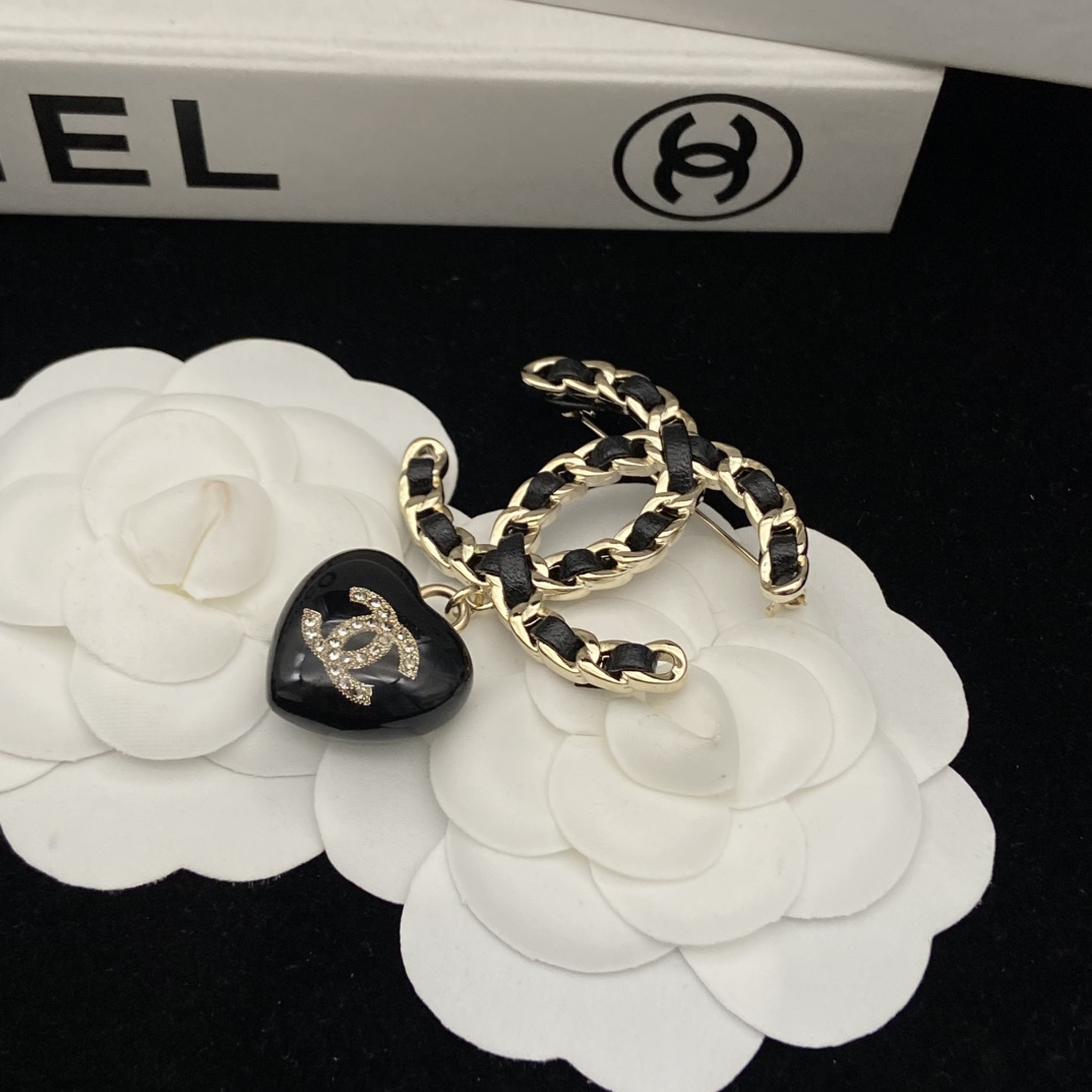 TOP CHANEL CC Heart Brooch - Black