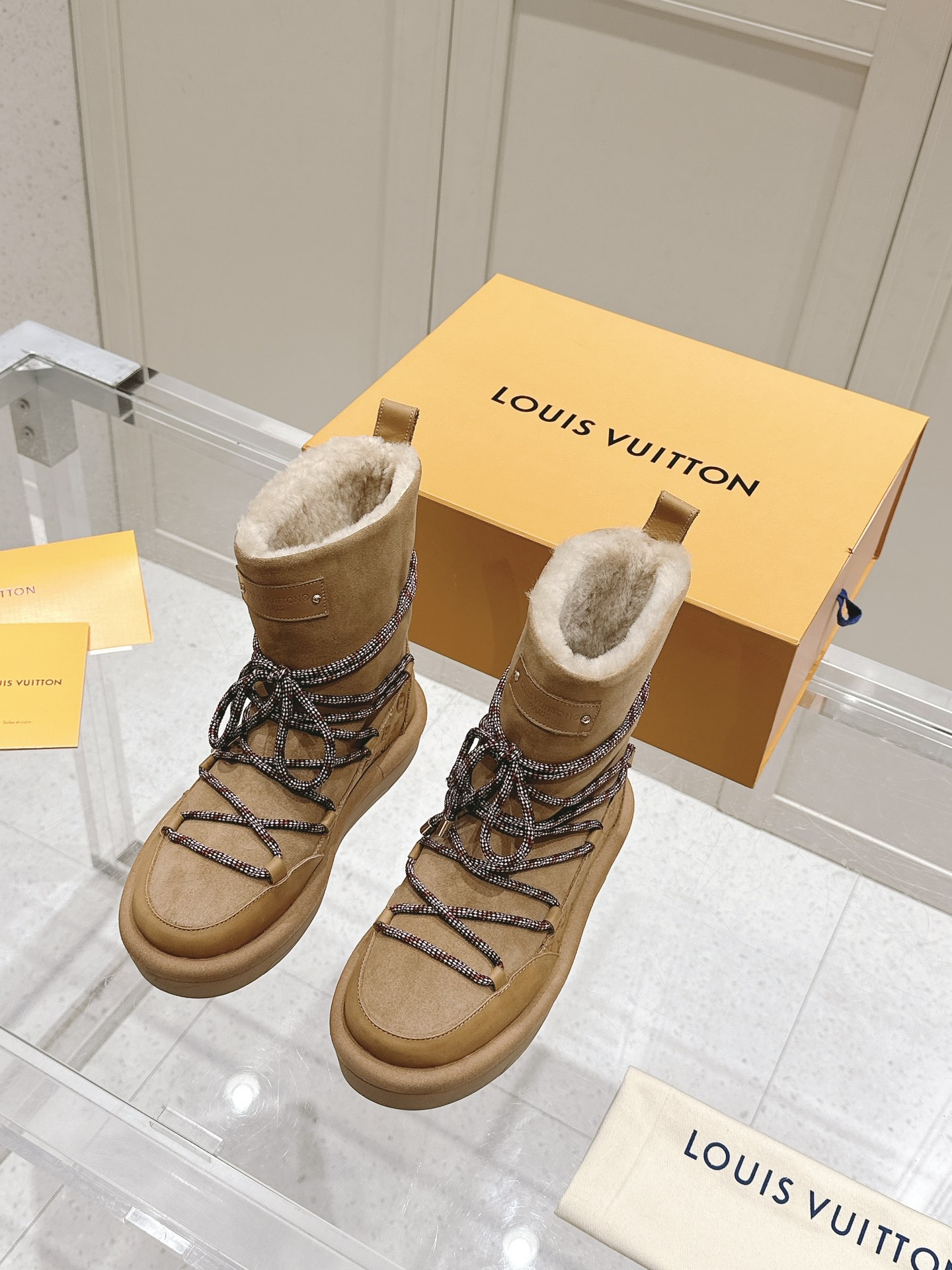 TOP Louis Vuitton LV  Short Boots - 2 Colors