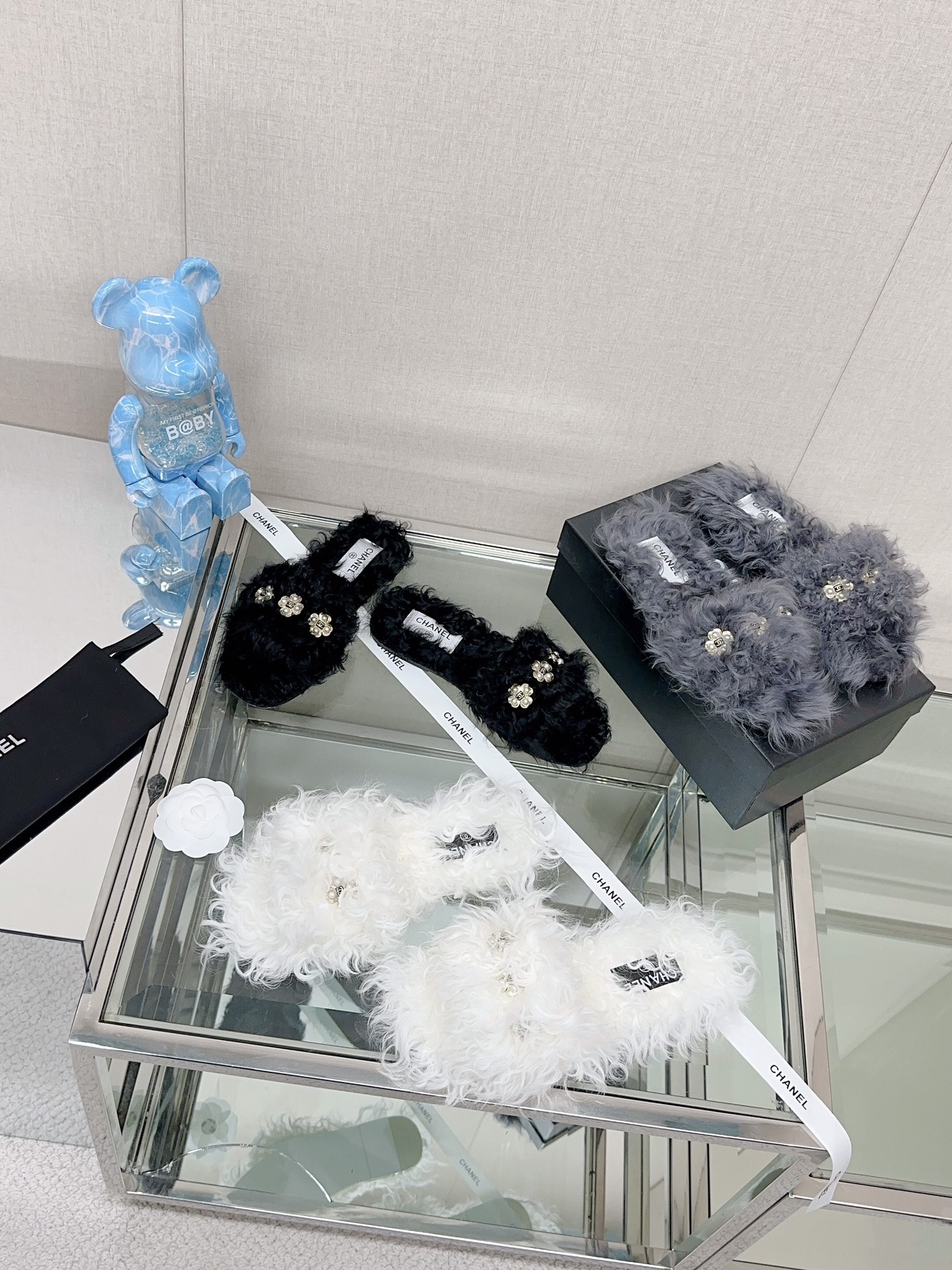TOP CHANEL Pearl Buckle Plush Slippers - 3 Colour