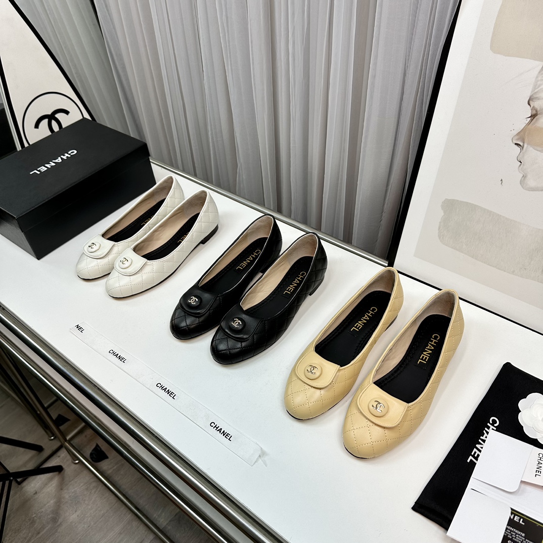 TOP CHANEL Coco Double C Flat Shoes - 3 Colors