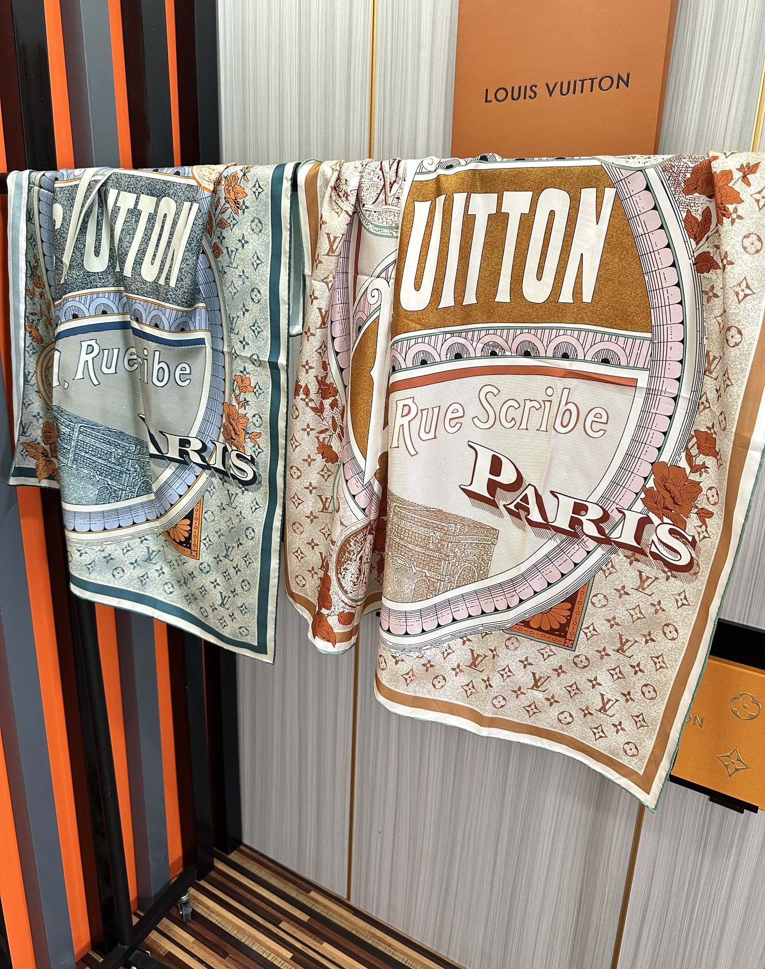 TOP Louis Vuitton LV Square Silk Scarf 90×90 cm-2 Colors