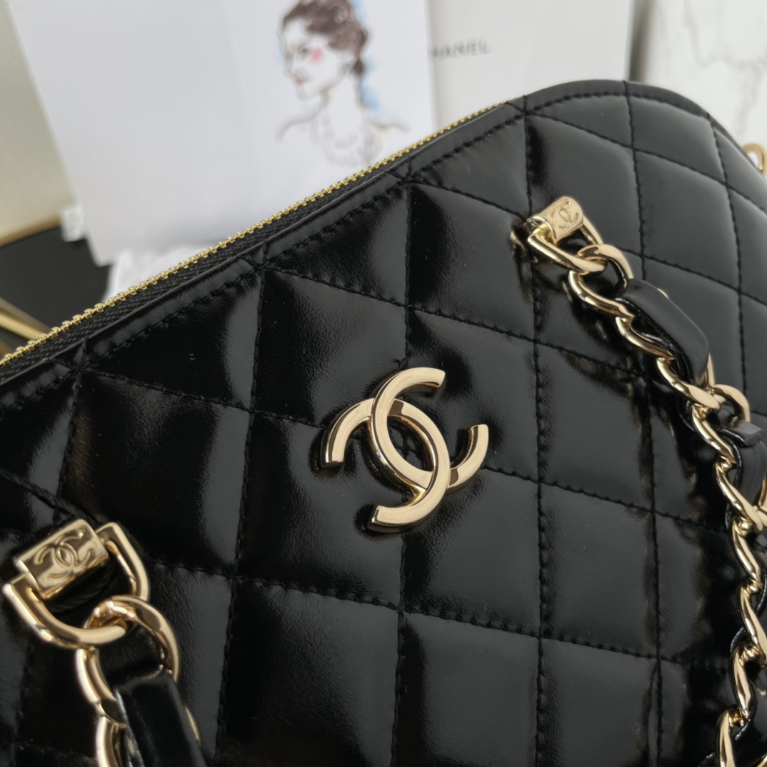 TOP CHANEL Shiny Lambskin Tote Bag 20.5x28.5x7cm - Black