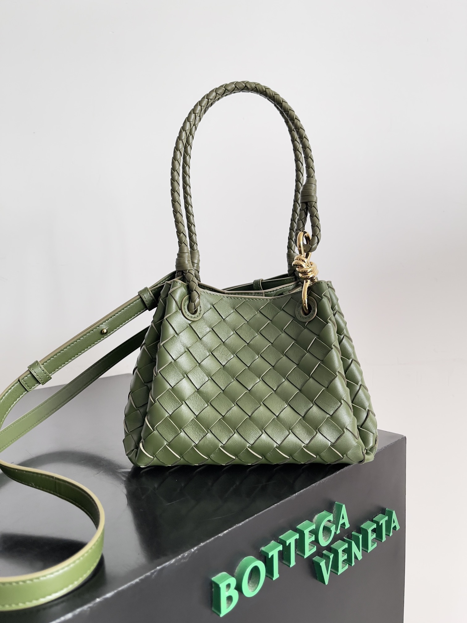 TOP Bottega Veneta BV Andiamo Parachute bag 21x17x16.5cm/30x26x20cm - Green