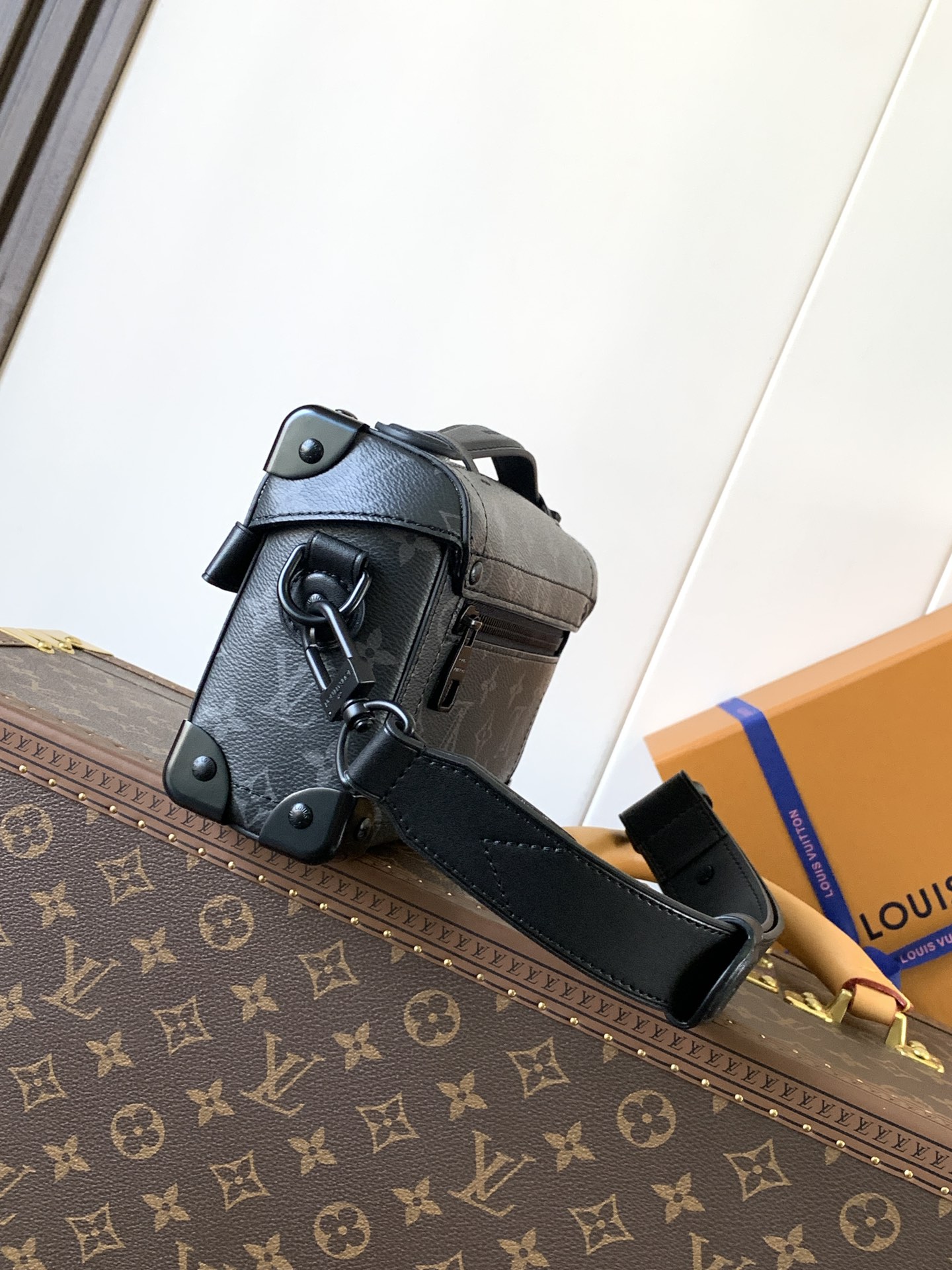 TOP Louis Vuitton LV  Soul Trunk Handbag 19x15x7cm - Black