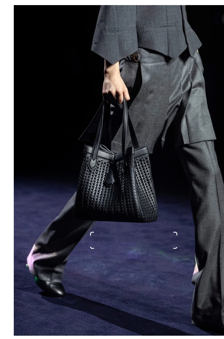 TOP FENDI Handmade Woven Bags - 27 x27 x16.5 - Black