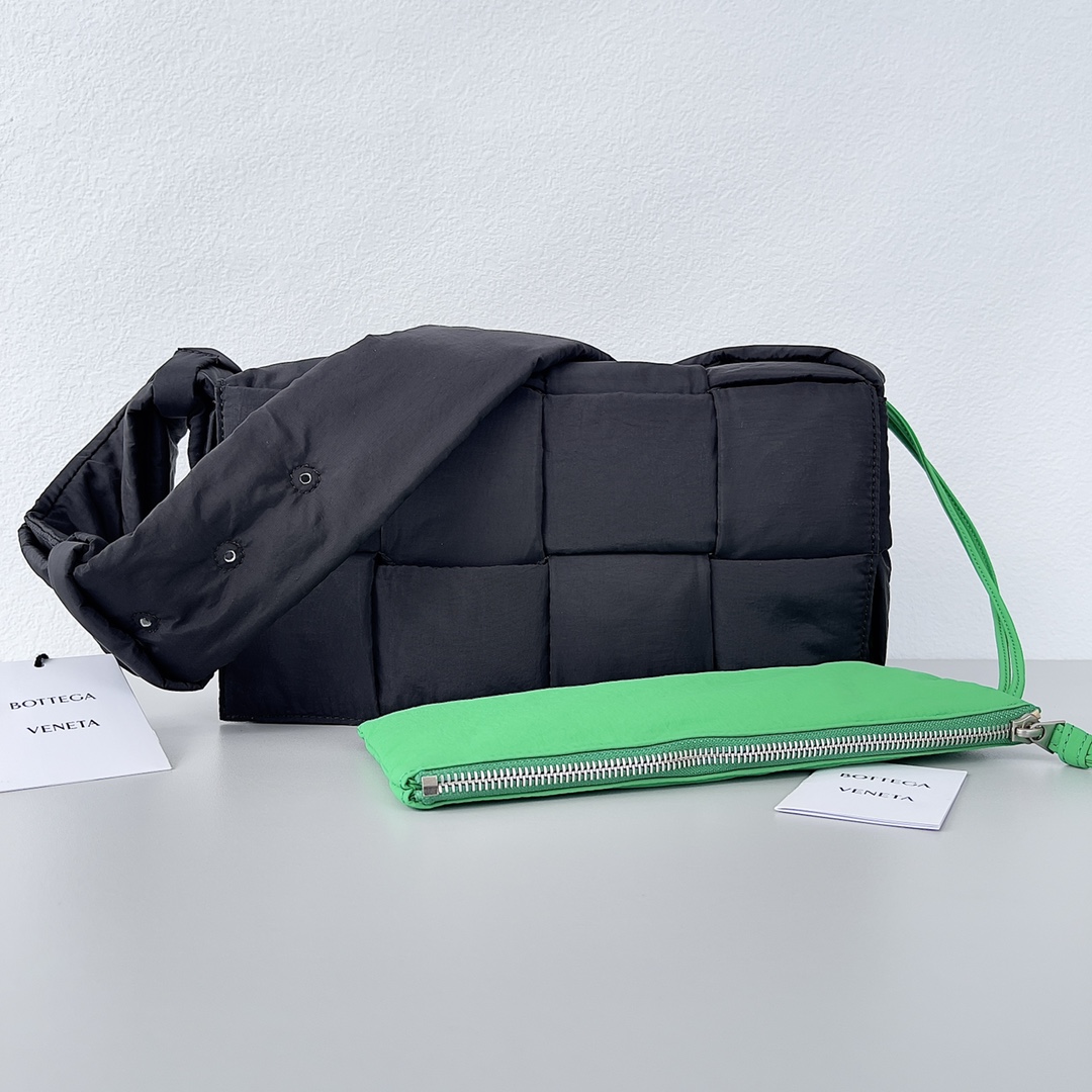TOP Bottega Veneta BV Cassette Nylon Cloth Bag - Black