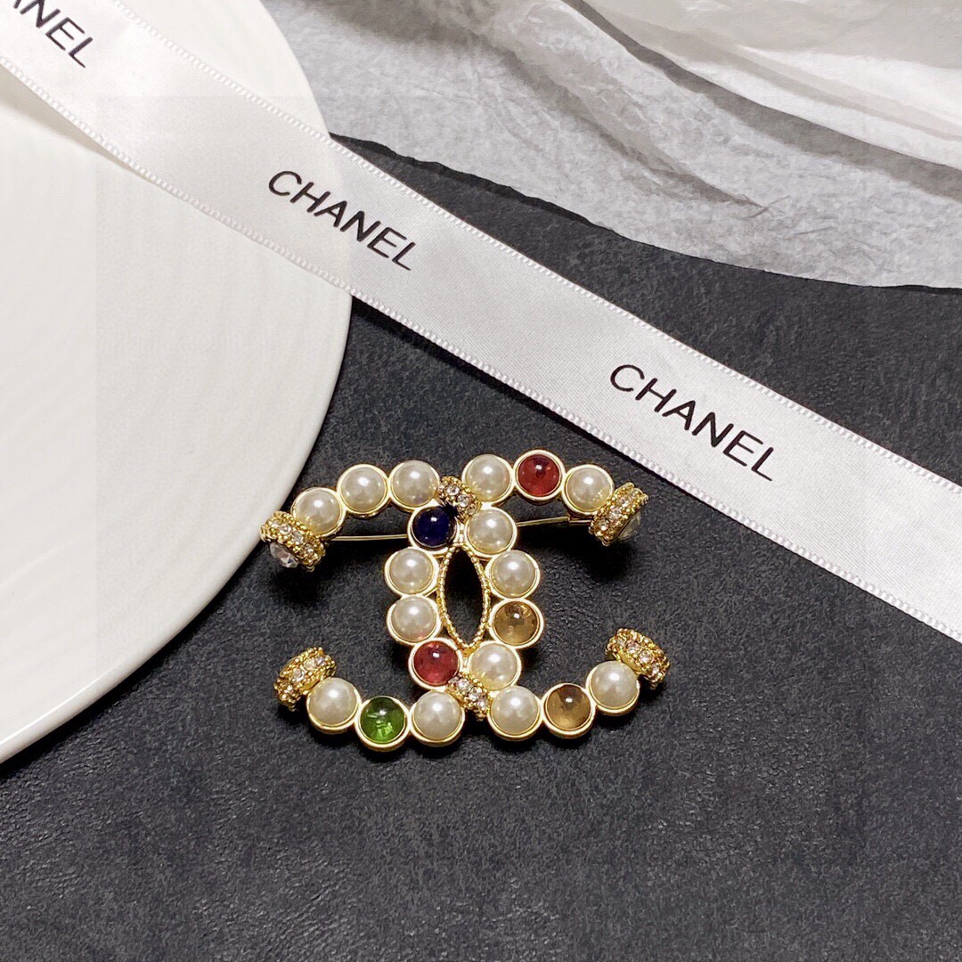 TOP CHANEL  Crystal & Pearl Brooch