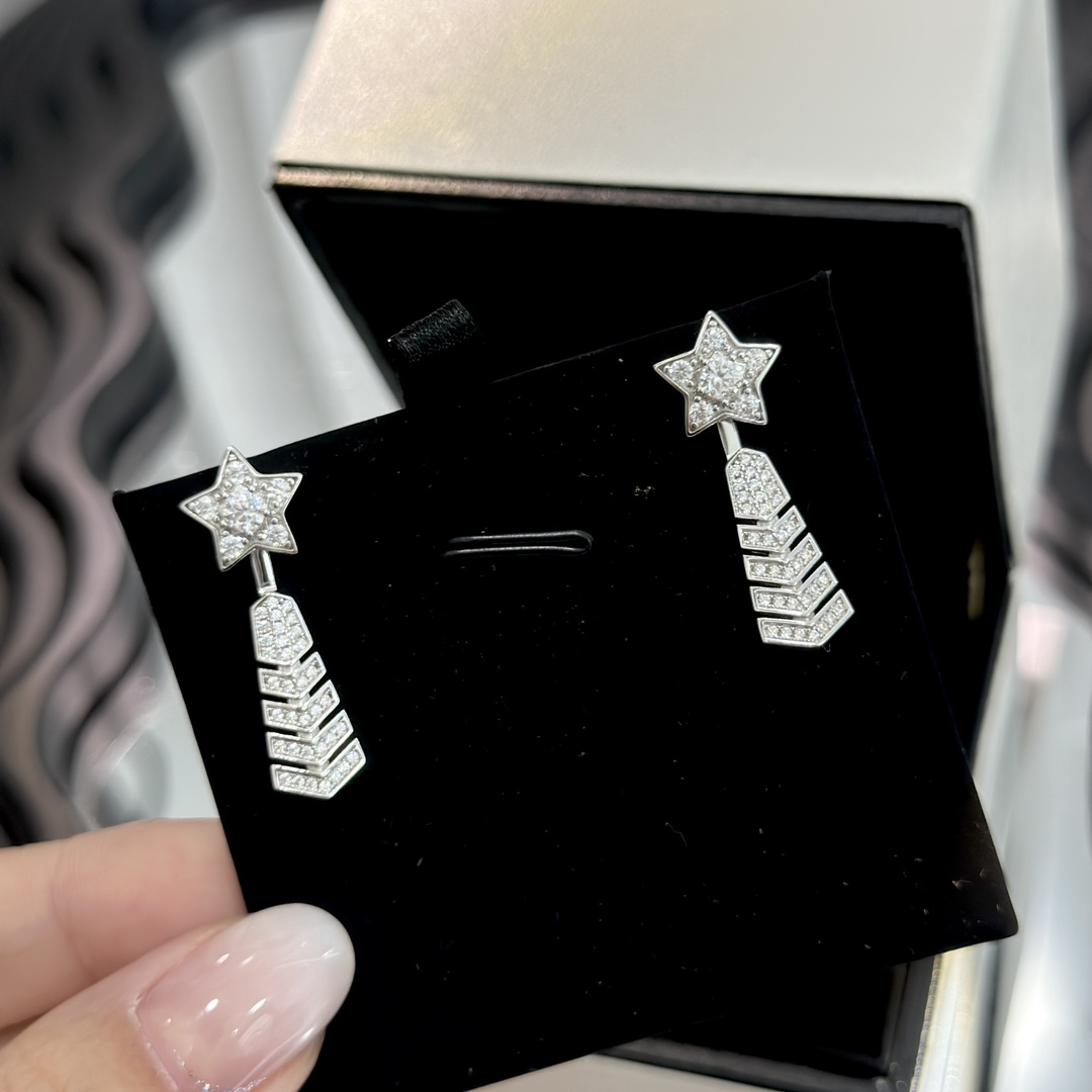 TOP CHANEL Comet Pendant Earrings
