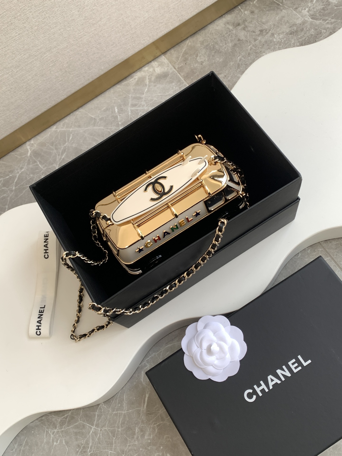 TOP CHANEL MINI VAN MINAUDIERE 9.4×16×8.7cm