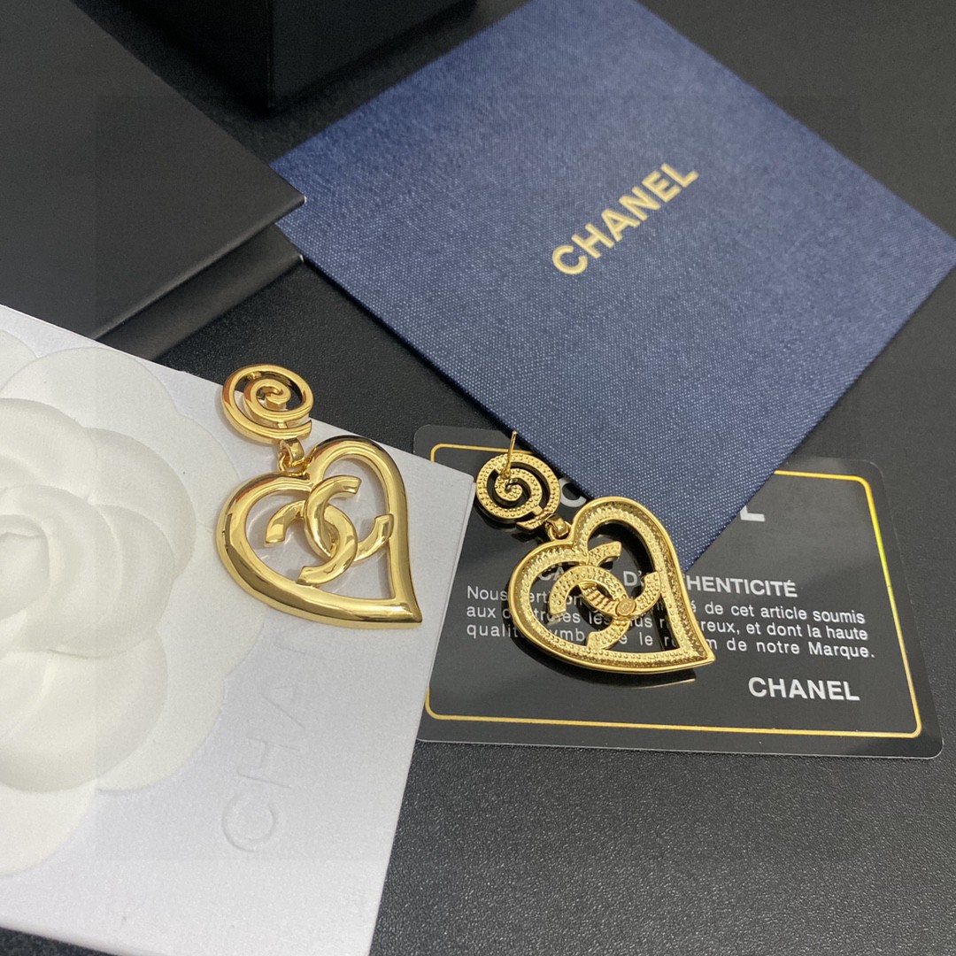 TOP CHANEL Heart Hollow Double C Pendant Spiral Stud Earrings