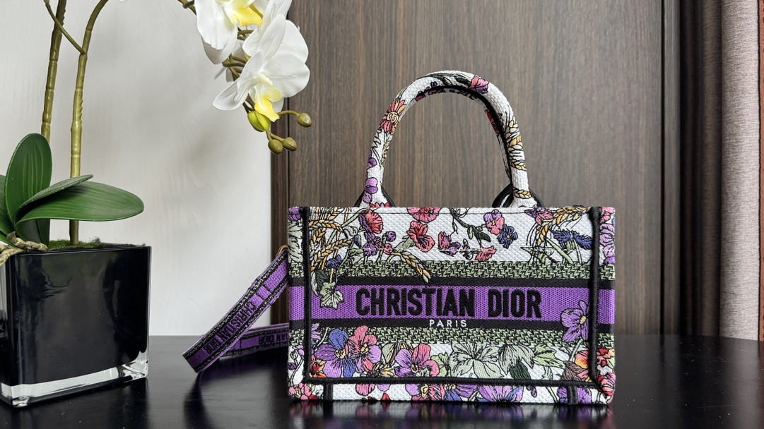 TOP Christian Dior Book Tote Bag Mini 21.5x13x7.5cm with Flower Embroidery Pattern