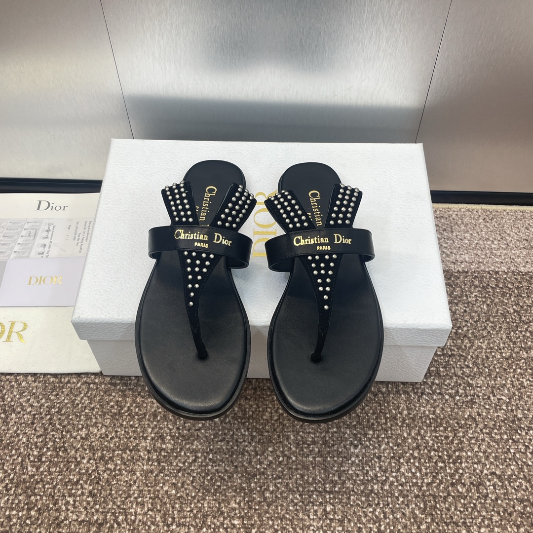 TOP Christian Dior Rivet Flip Flops - Black