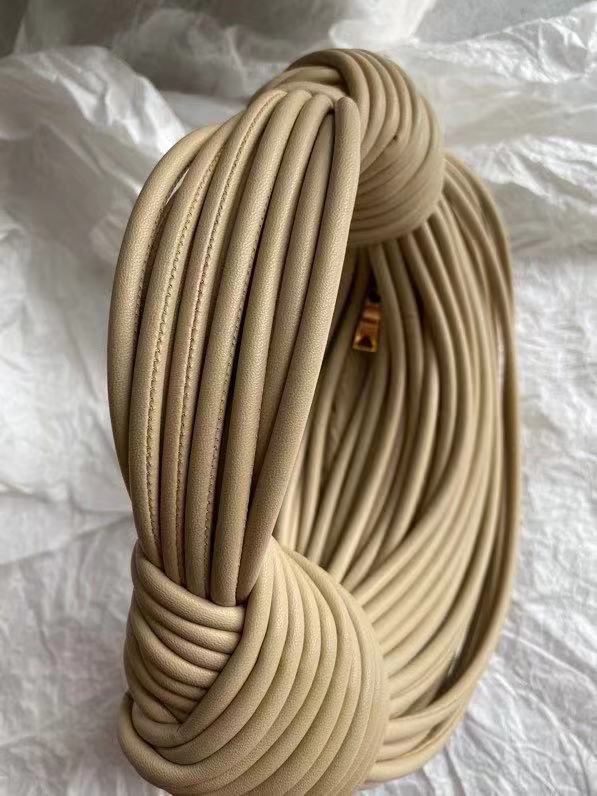 TOP Bottega Veneta BV  Double Knot Noodle Bag - Beige