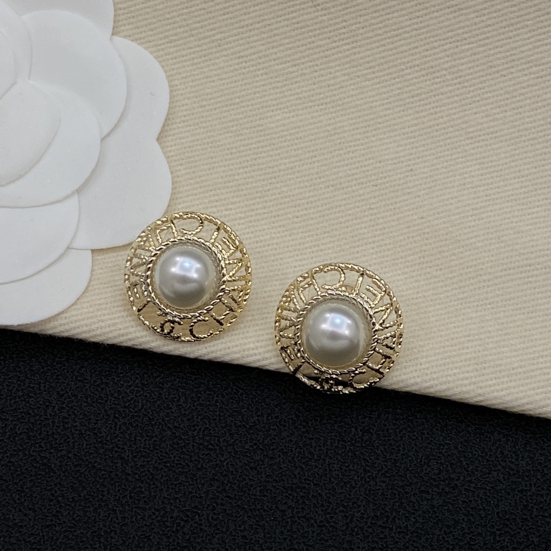 TOP CHANEL CC Earrings - Gold