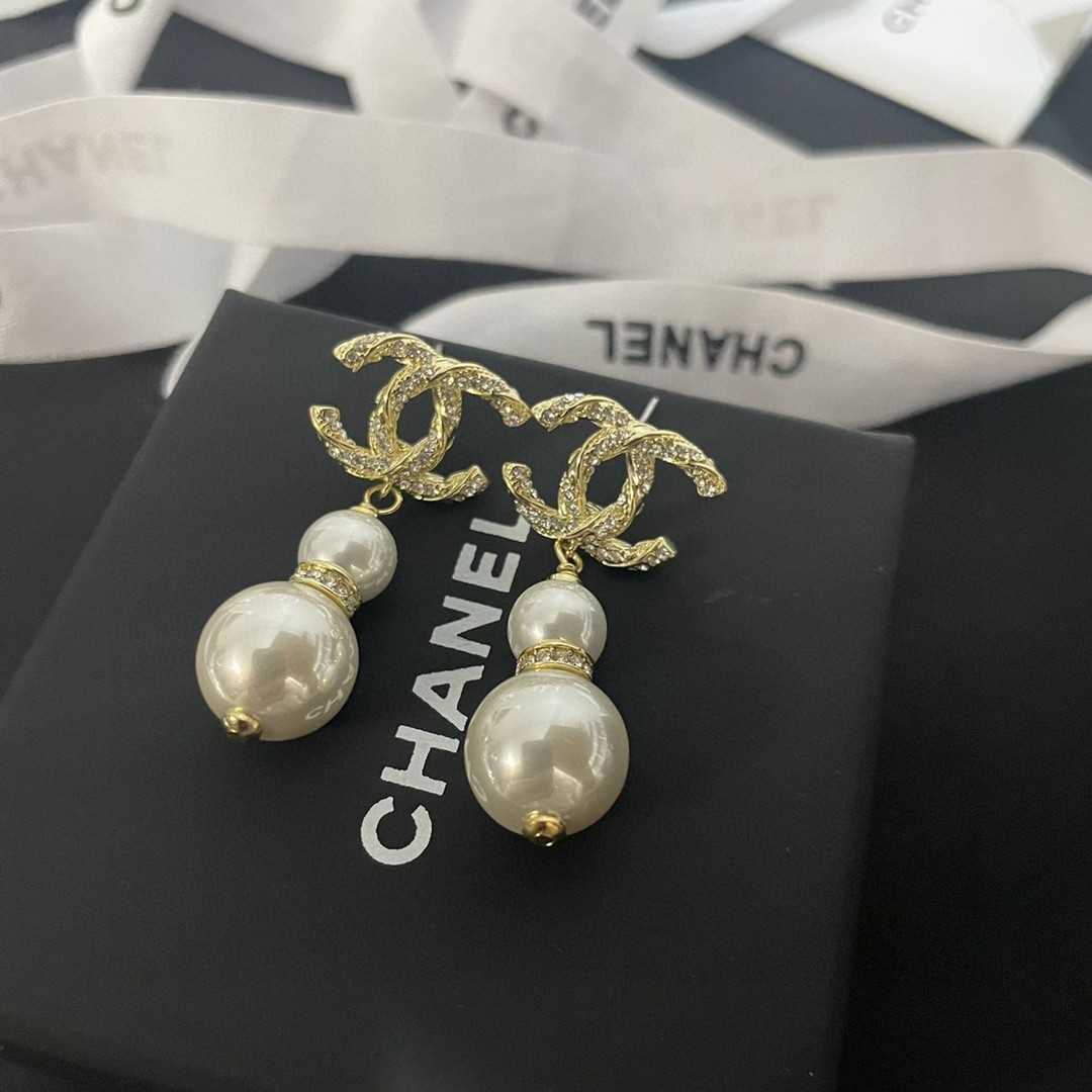 TOP CHANEL Earrings- Gold