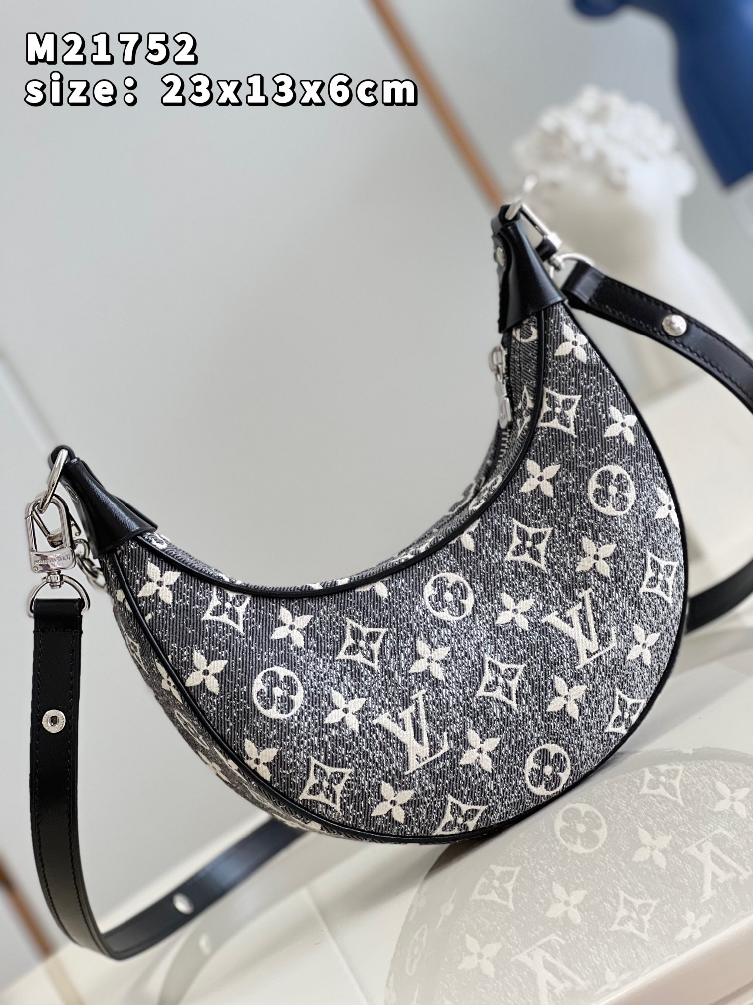 TOP Louis Vuitton LV  Loop Monogram Bag 23 x 13 x 6cm- Black