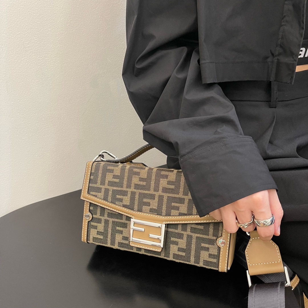TOP FENDI Classic Khaki Vintage Box Bag - 23x6.5x13cm