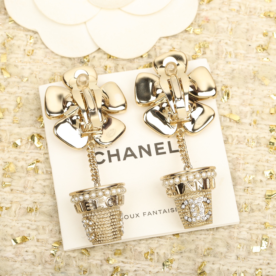 Top CHANEL Potted Flower Earrings