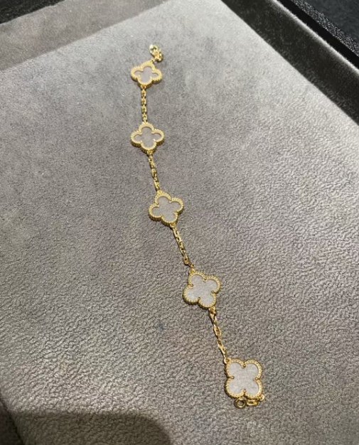 TOP Van Cleef & Arpels VCA 5 Motifs Alhambra Clear Stones Bracelet - Gold