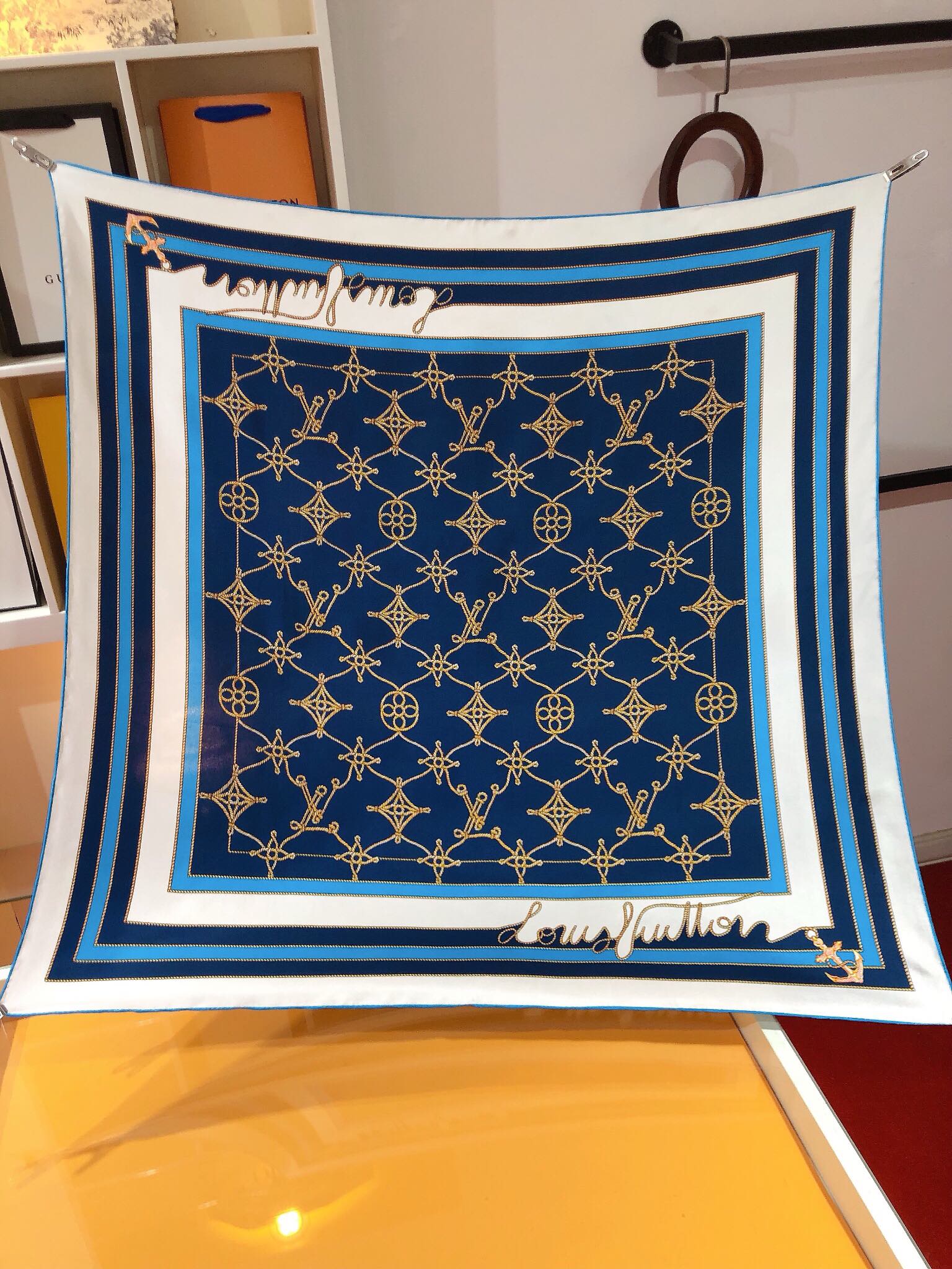 TOP Louis Vuitton LV Square Silk Scarf 90×90 cm-2 Colors